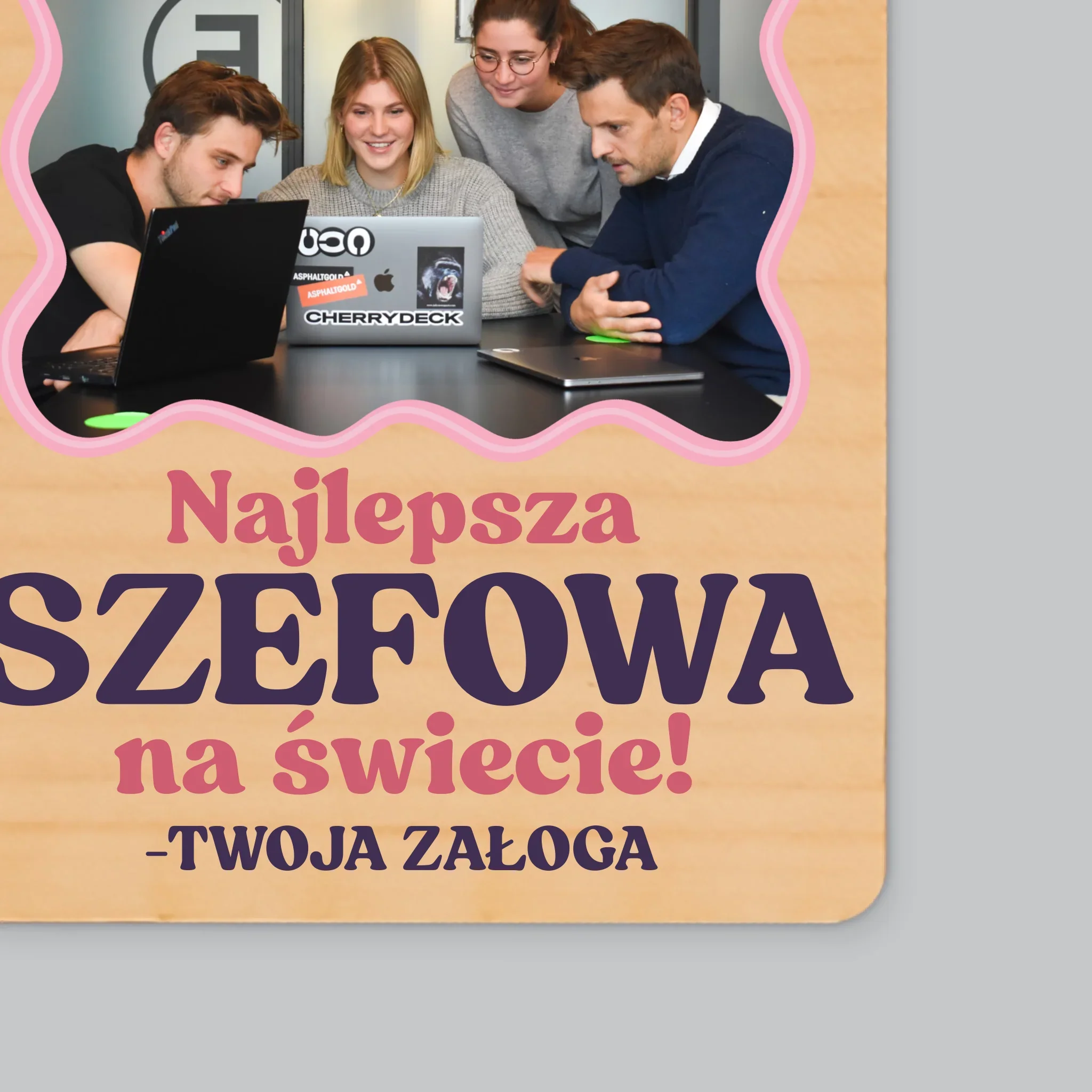 Fotokolaż: Najlepsza Szefowa - Magnes Drewniany - Image 2