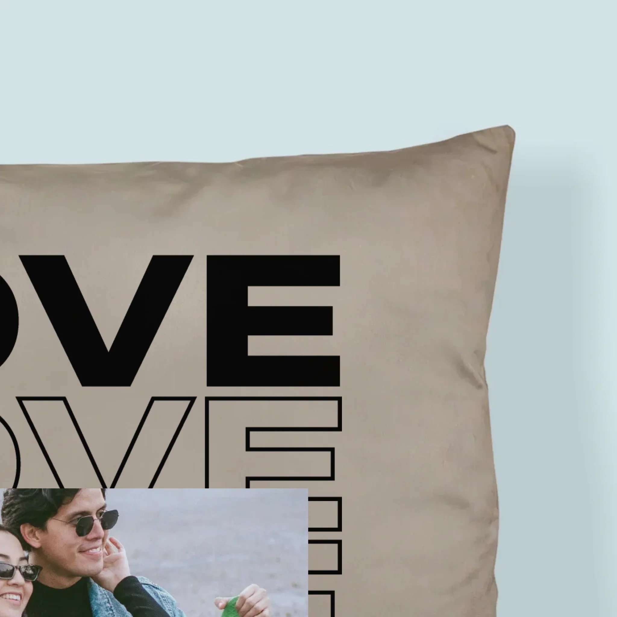 Fotokolaż: z Napisem Love - Poduszka z Nadrukiem - Image 2