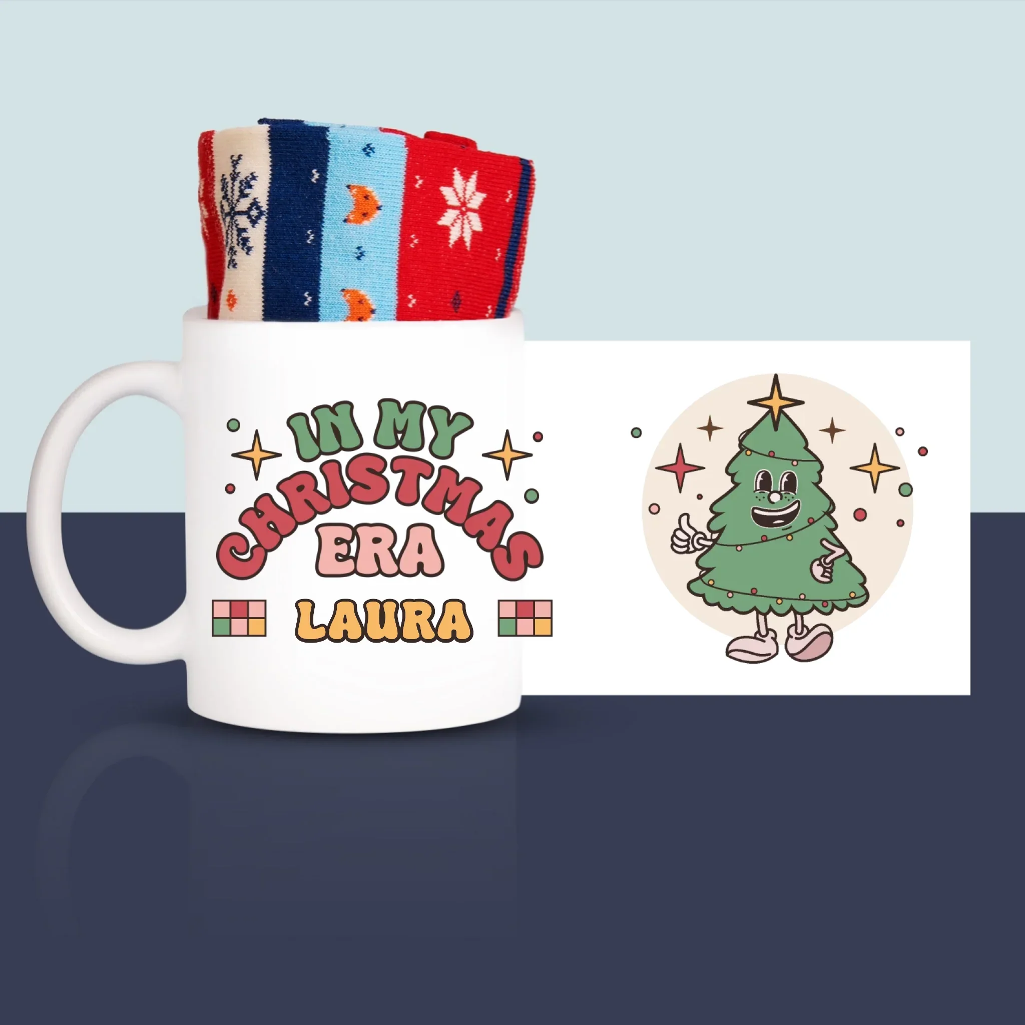 Imię i Podpis: In My Christmas Era - Zimowe Skarpetki w Kubku - Image 3