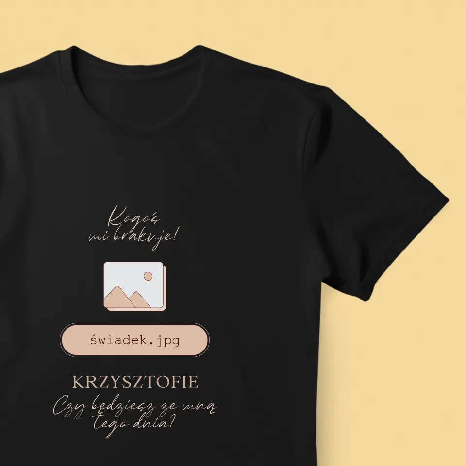 Imię i Podpis: Kogoś Mi Brakuje Świadek - Koszulka Męska z Nadrukiem - Image 8