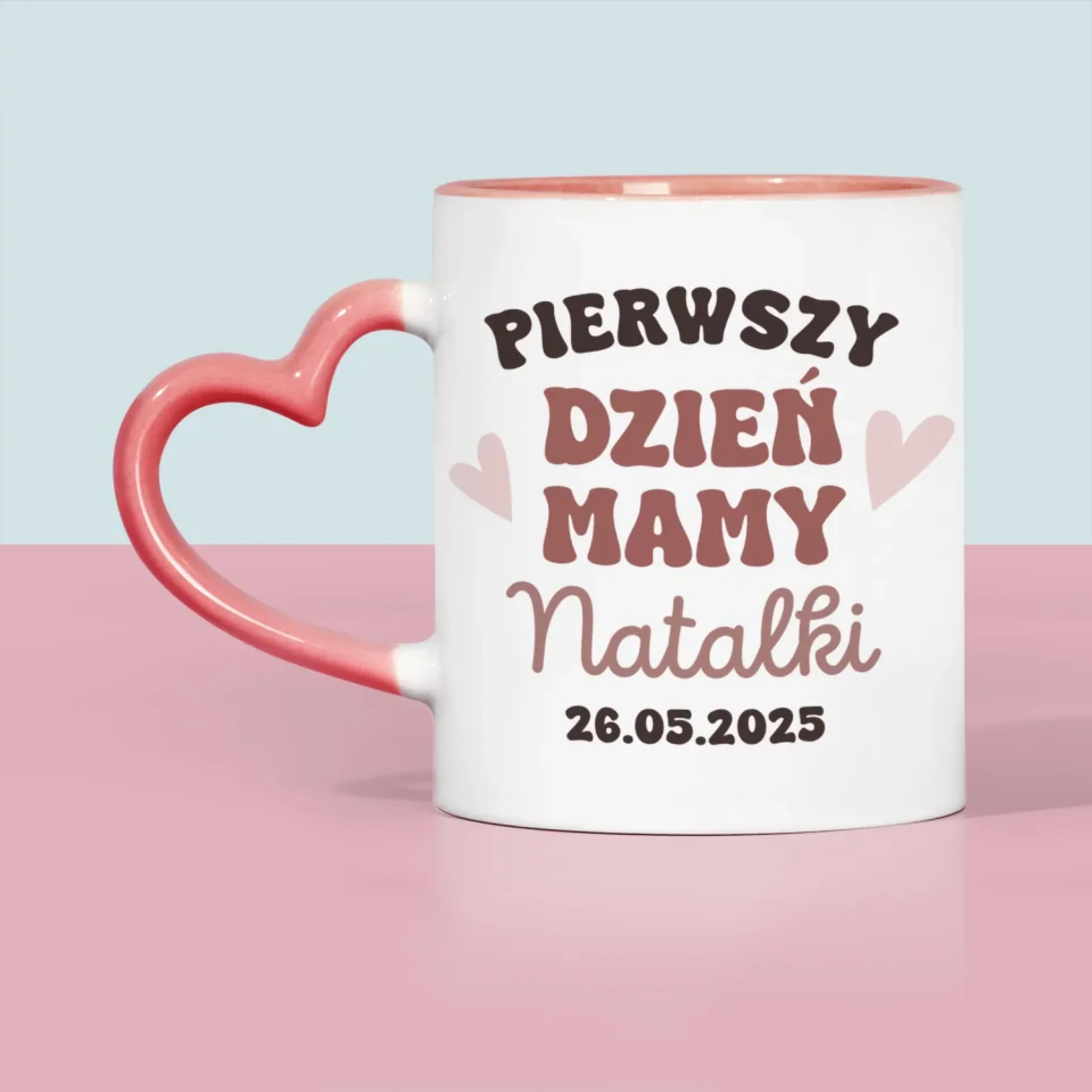 Imię i Podpis: Pierwszy Dzień Mamy Kawa Mleko - Kubek z Nadrukiem - Image 9