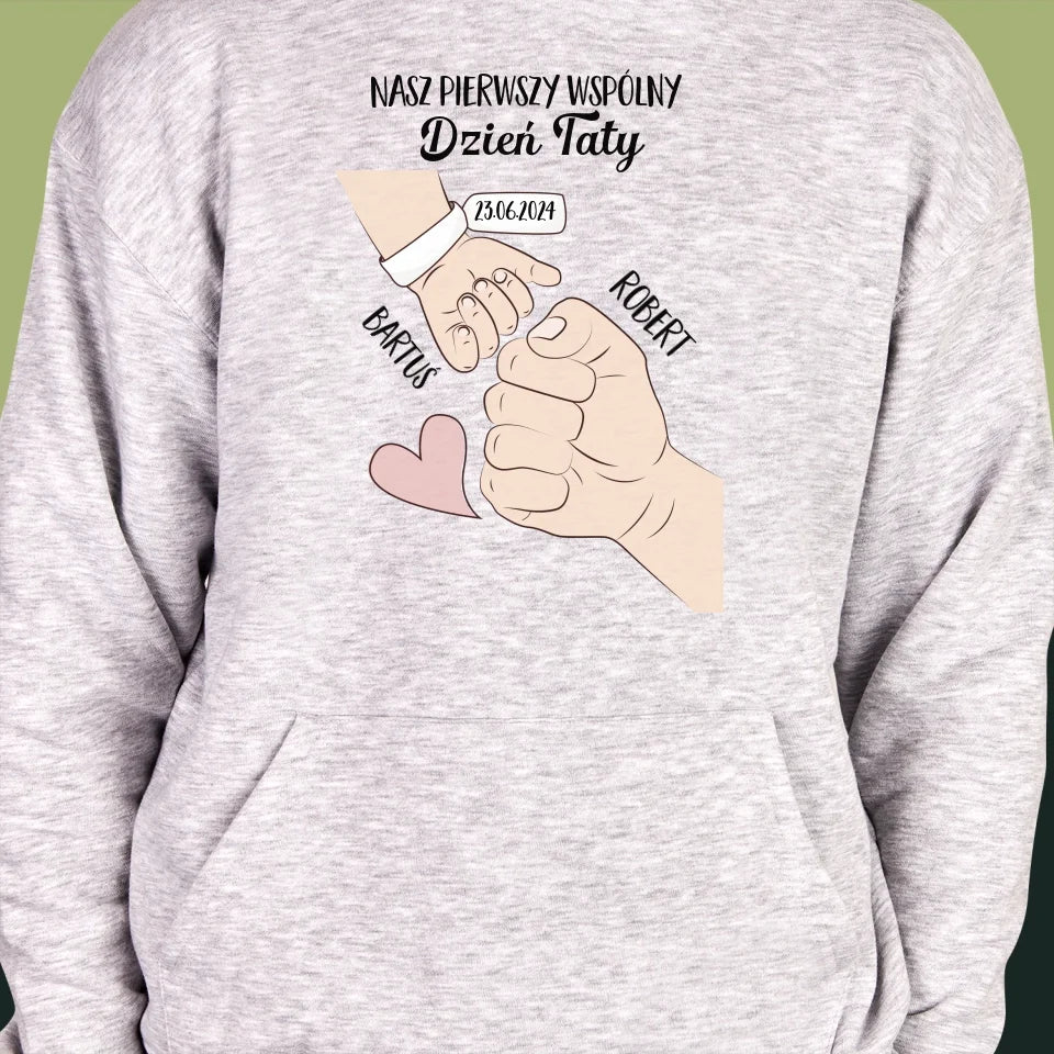 Imię i Podpis: Pierwszy Wspólny Dzień Taty - Bluza Męska z Kapturem - Image 2
