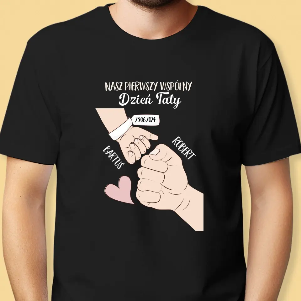 Imię I Podpis: Pierwszy Wspólny Dzień Taty - Koszulka Męska z Nadrukiem - Image 6