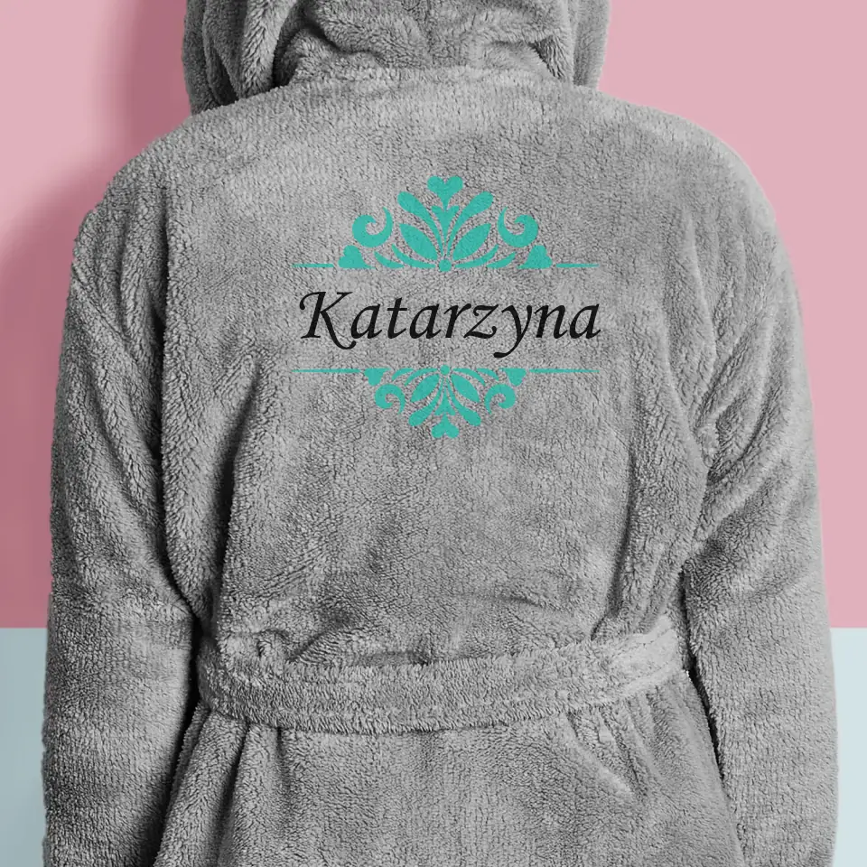Monogram: Imię Ornamenty - Szlafrok z Haftem - Image 8