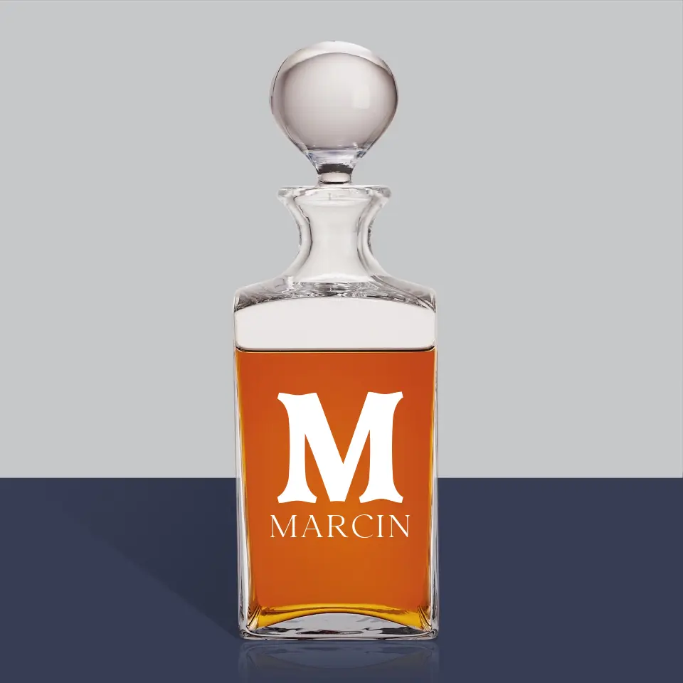 Monogram: Inicjał Imię Retro - Karafka Do Whisky z Grawerem - Image 2
