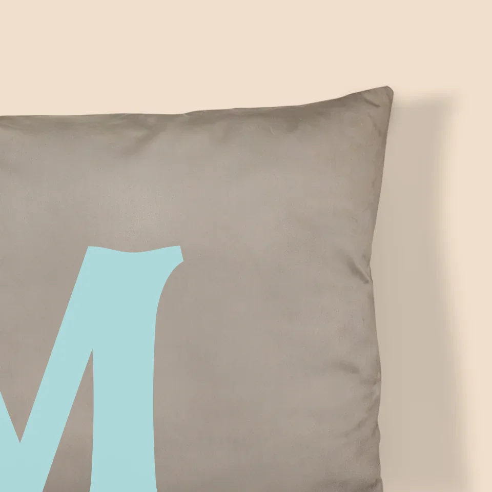 Monogram: Inicjał Imię Retro - Poduszka z Nadrukiem - Image 2