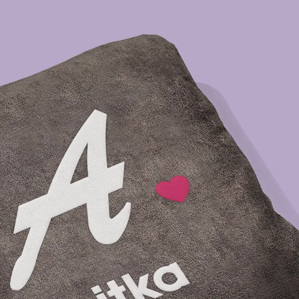 Monogram: Inicjał z Imieniem Ona - Koc z Haftem - Image 3