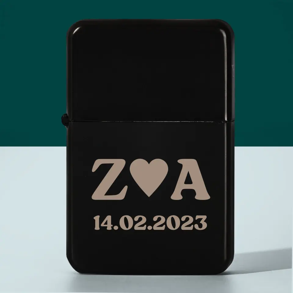 Monogram: Miłosne Inicjały z Datą - Zapalniczka z Grawerem - Image 2
