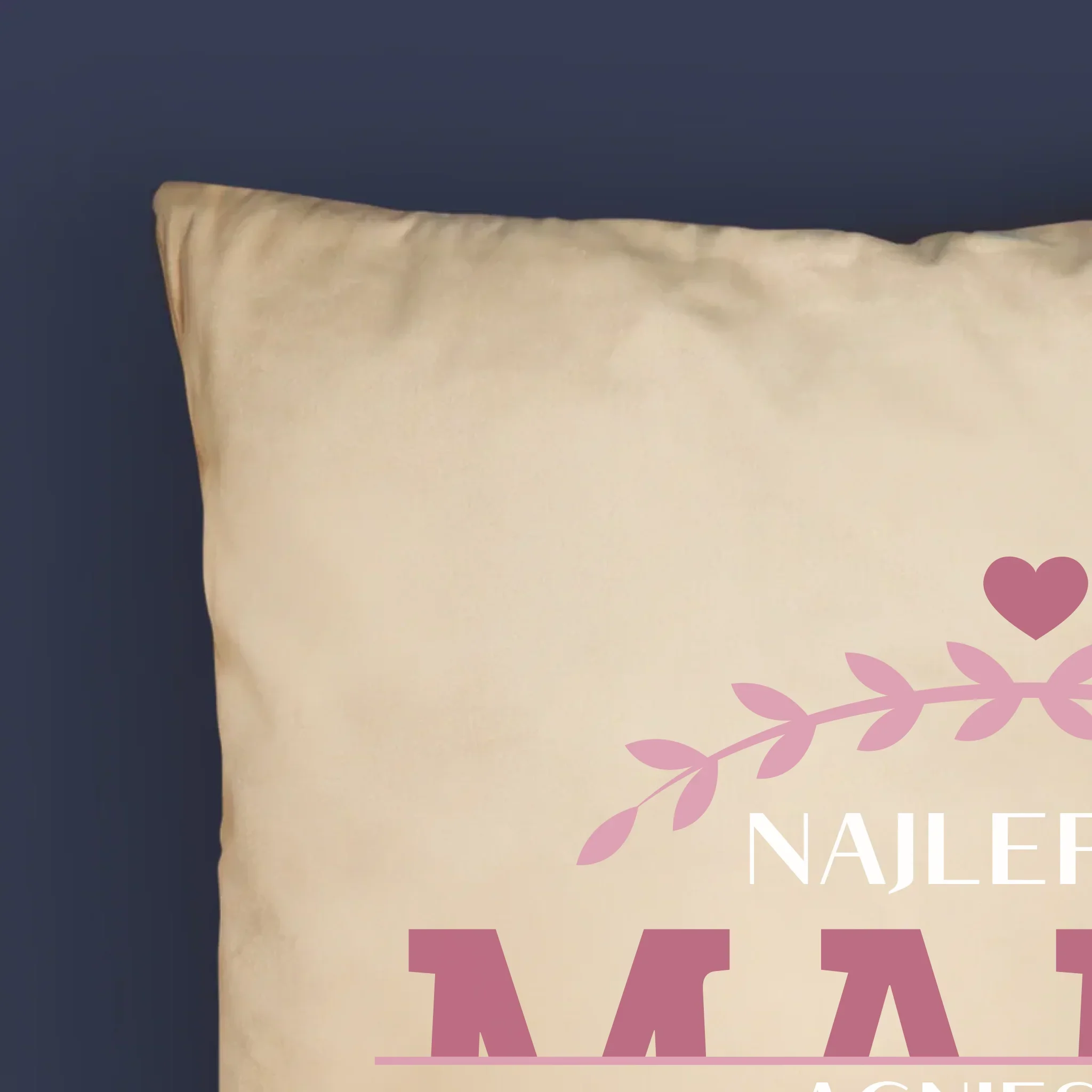 Monogram: Najlepsza Mama Podpis - Poduszka z Nadrukiem - Image 5