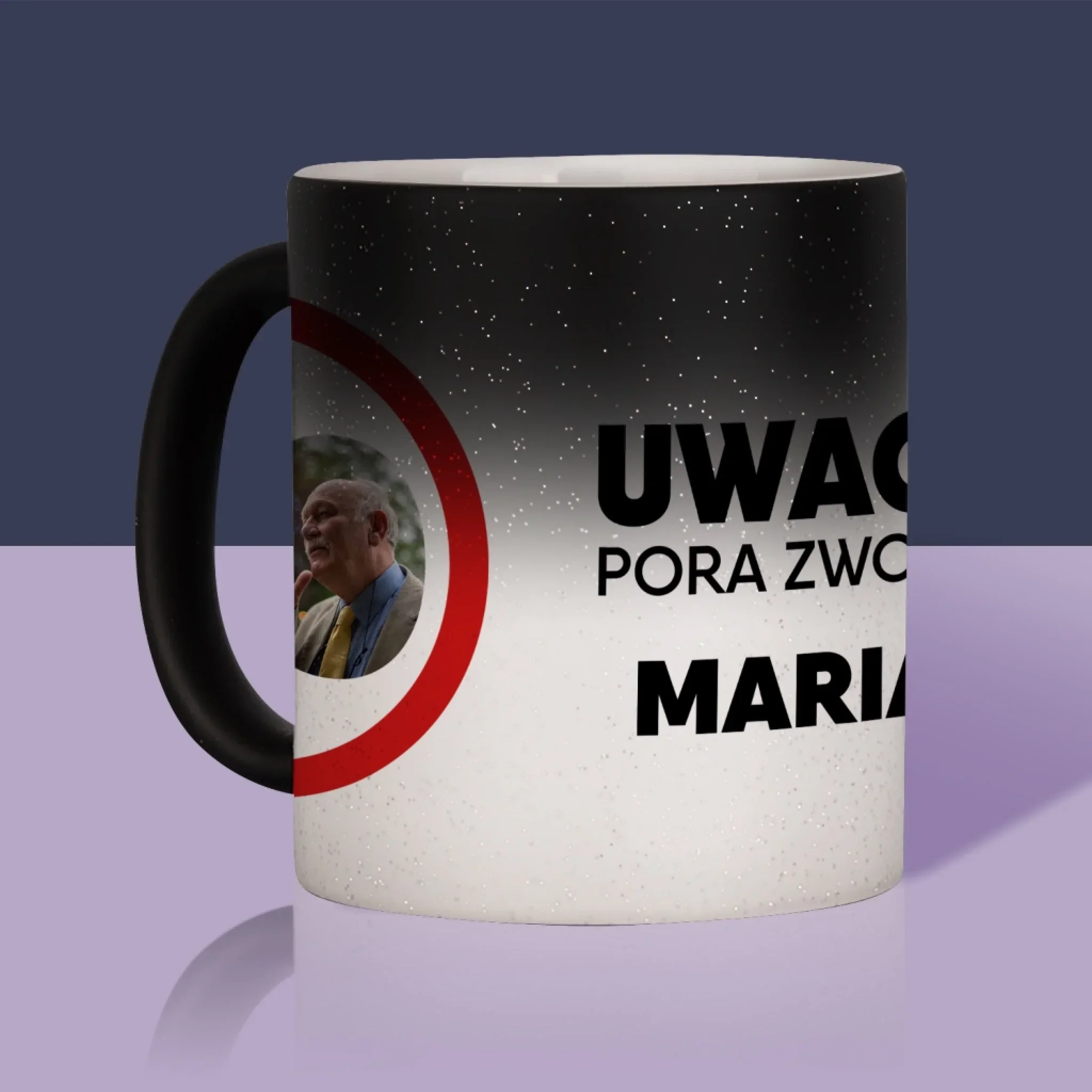 Słowo Ze Zdjęć: 60 Pora Zwolnić - Kubek z Nadrukiem - Image 11