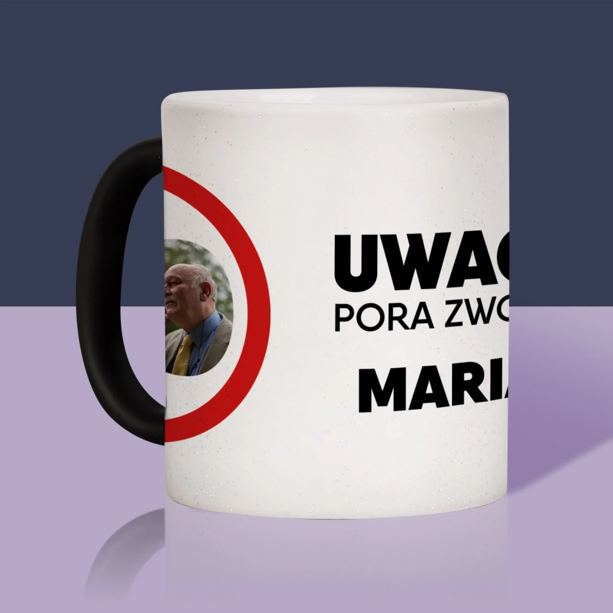 Słowo Ze Zdjęć: 60 Pora Zwolnić - Kubek z Nadrukiem - Image 12