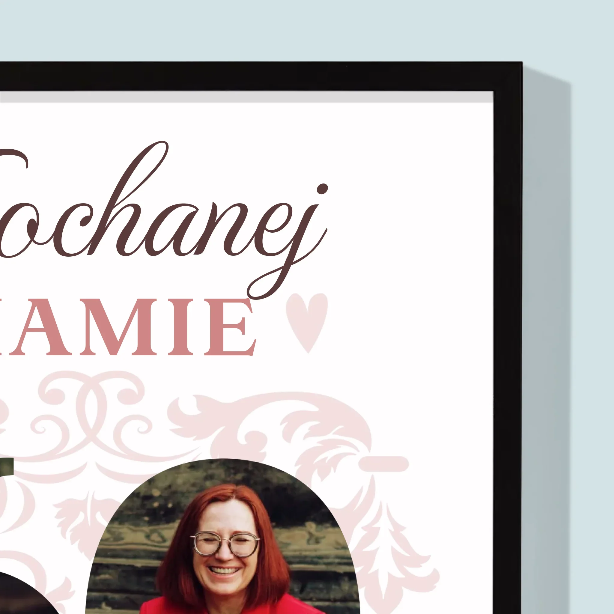 Słowo Ze Zdjęć: Kochanej Mamie z Okazji 60 Urodzin - Wydruk Obramowany - Image 2