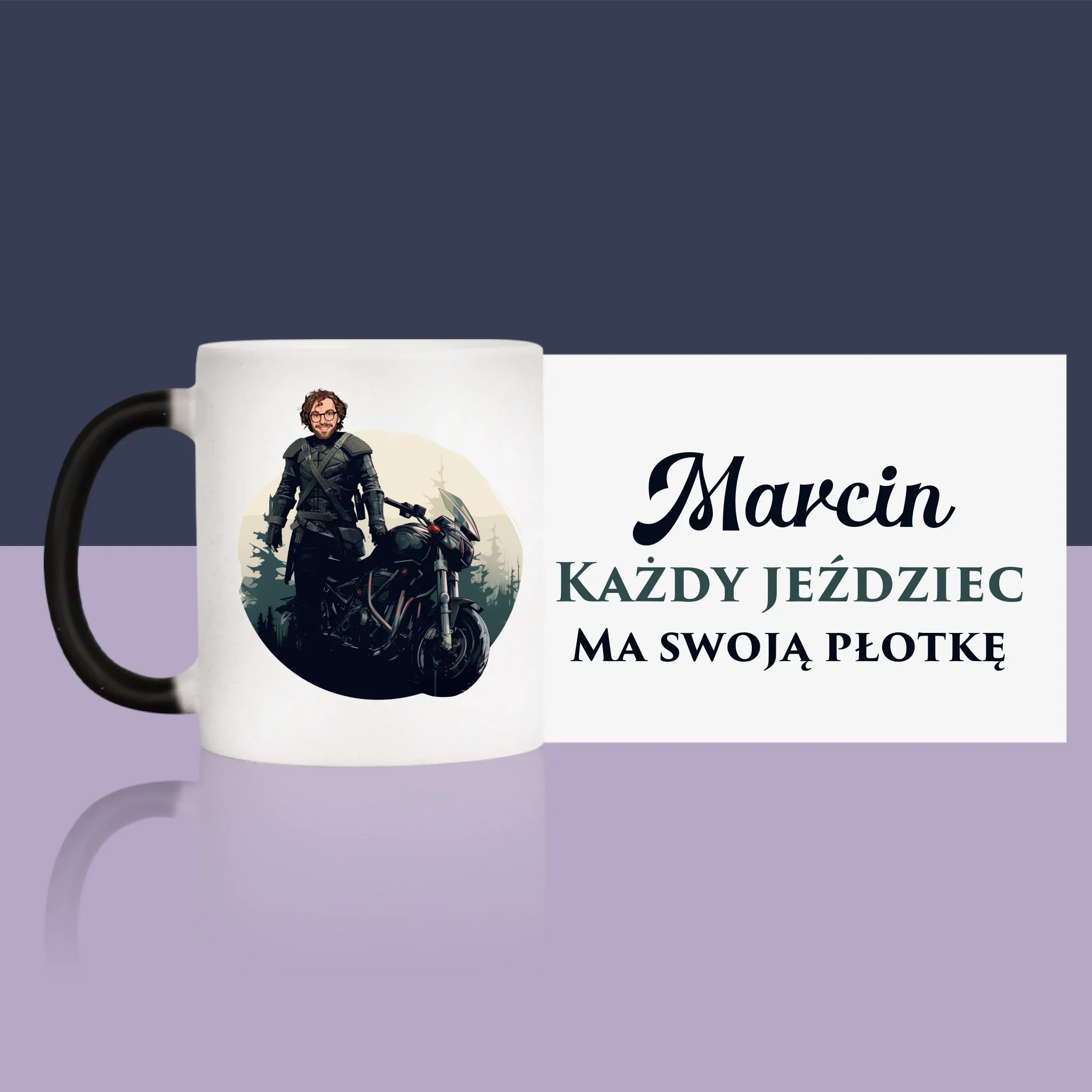 Twoja Postać: Każdy Jeździec - Kubek z Nadrukiem - Image 7