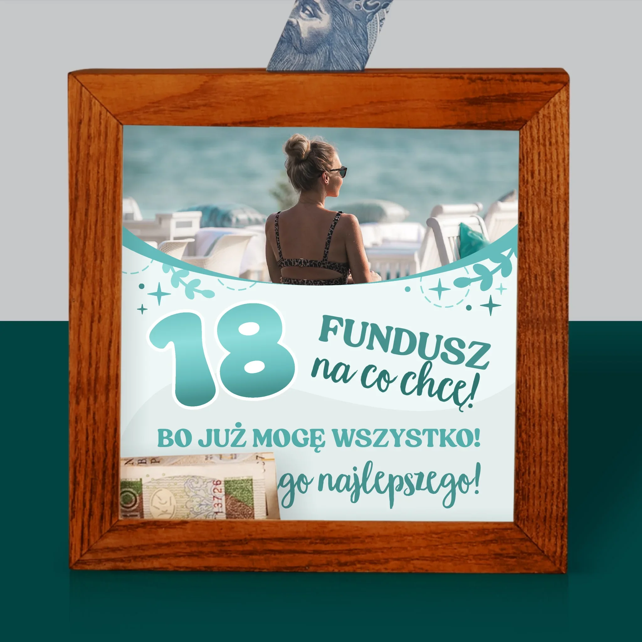 Zdjęcie I Podpis: 18 Mogę Wszystko - Drewniana Skarbonka - Image 2