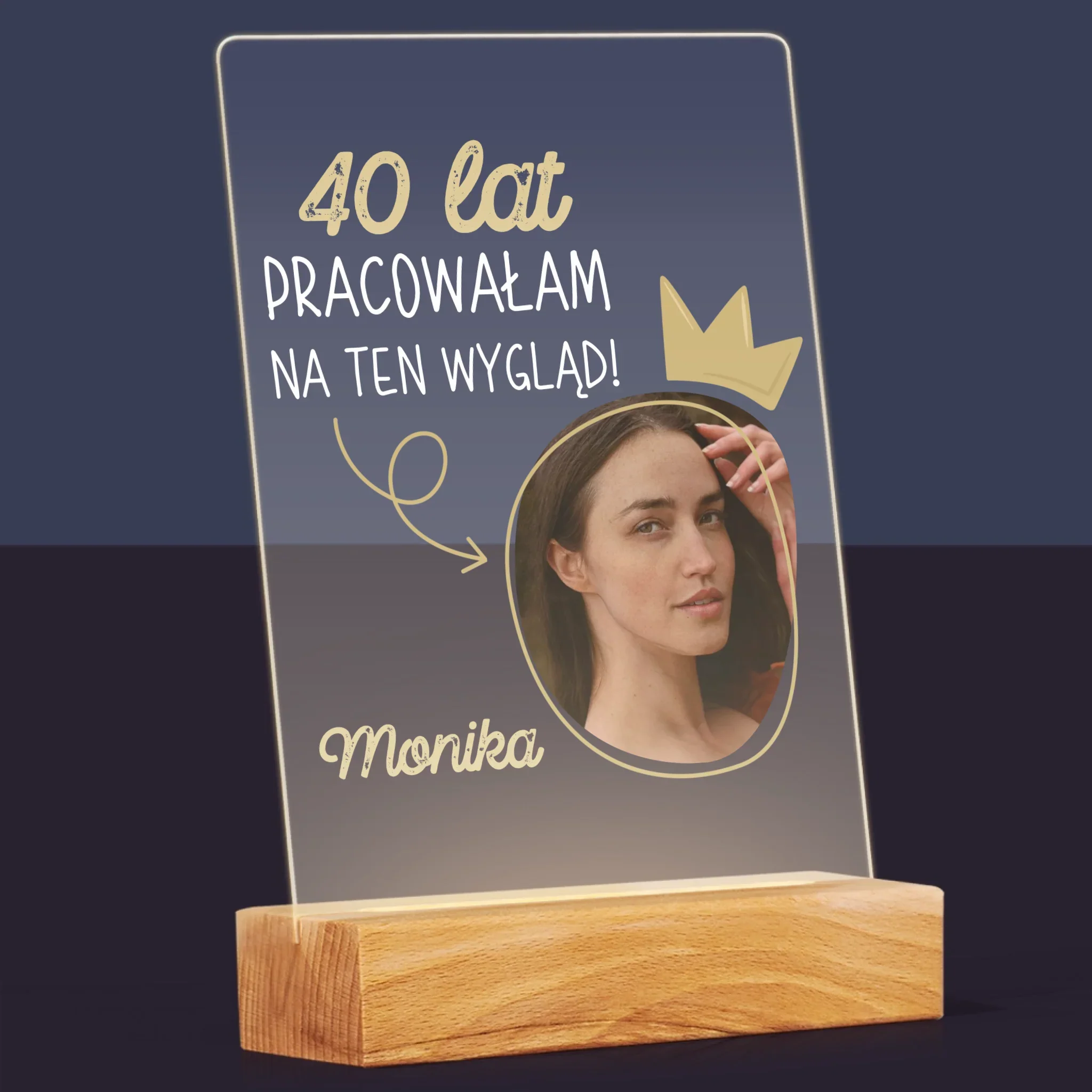 Zdjęcie I Podpis: 40 Lat Pracowałam Na Ten Wygląd - Wydruk Na Szkle Akrylowym - Image 8