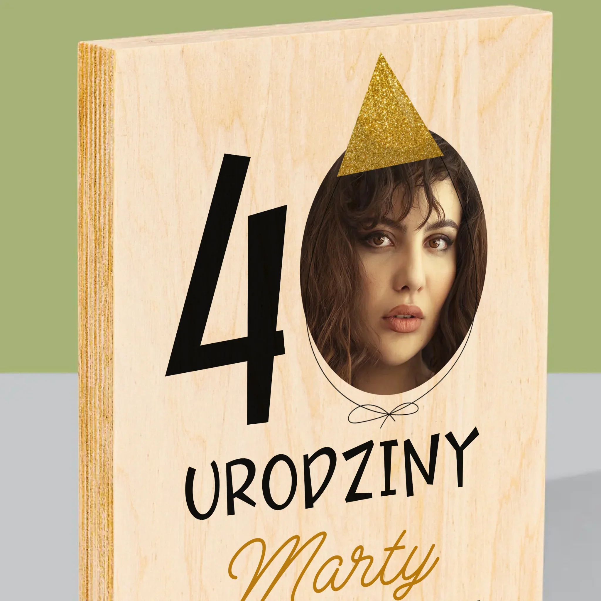 Zdjęcie I Podpis: 40 Urodziny Czapeczka - Wydruk Na Drewnie - Image 2