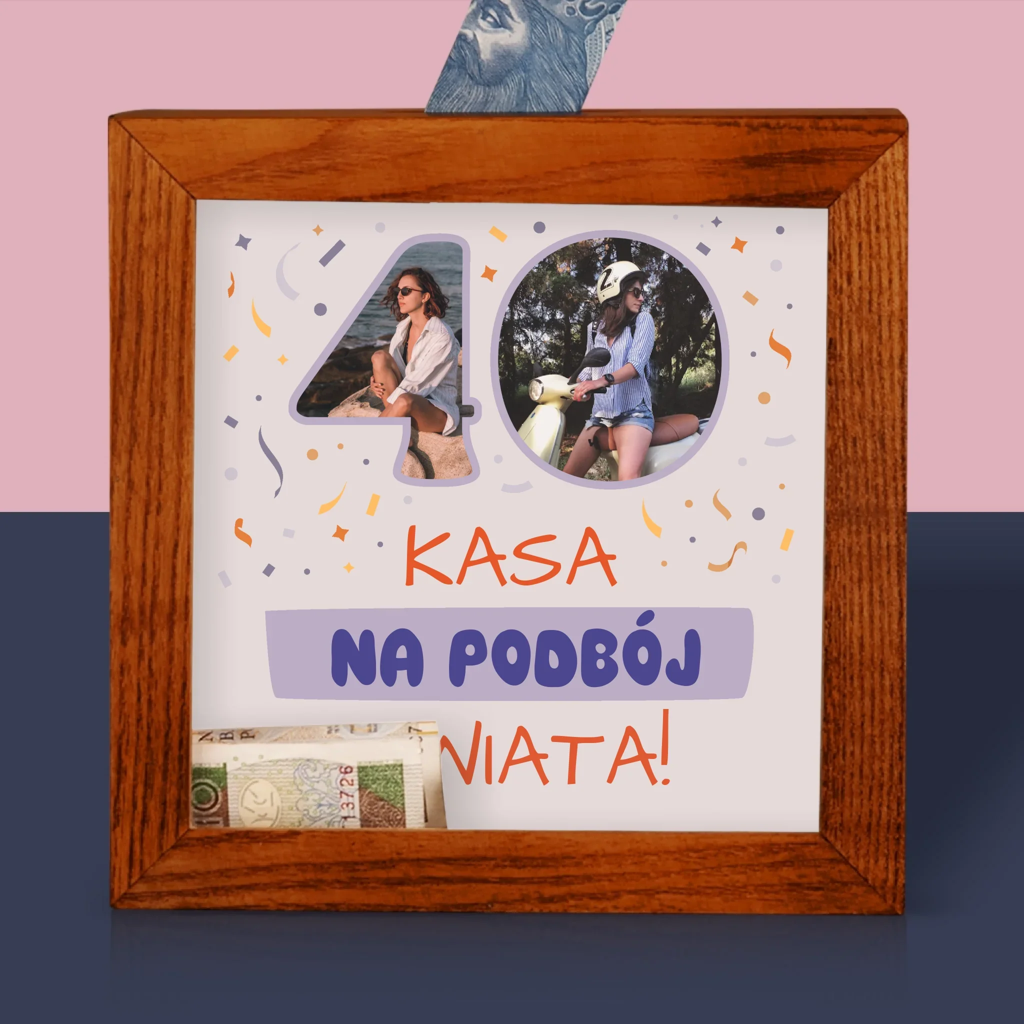 Zdjęcie I Podpis: 40 Urodziny Kasa Na Podbój Świata - Drewniana Skarbonka - Image 2