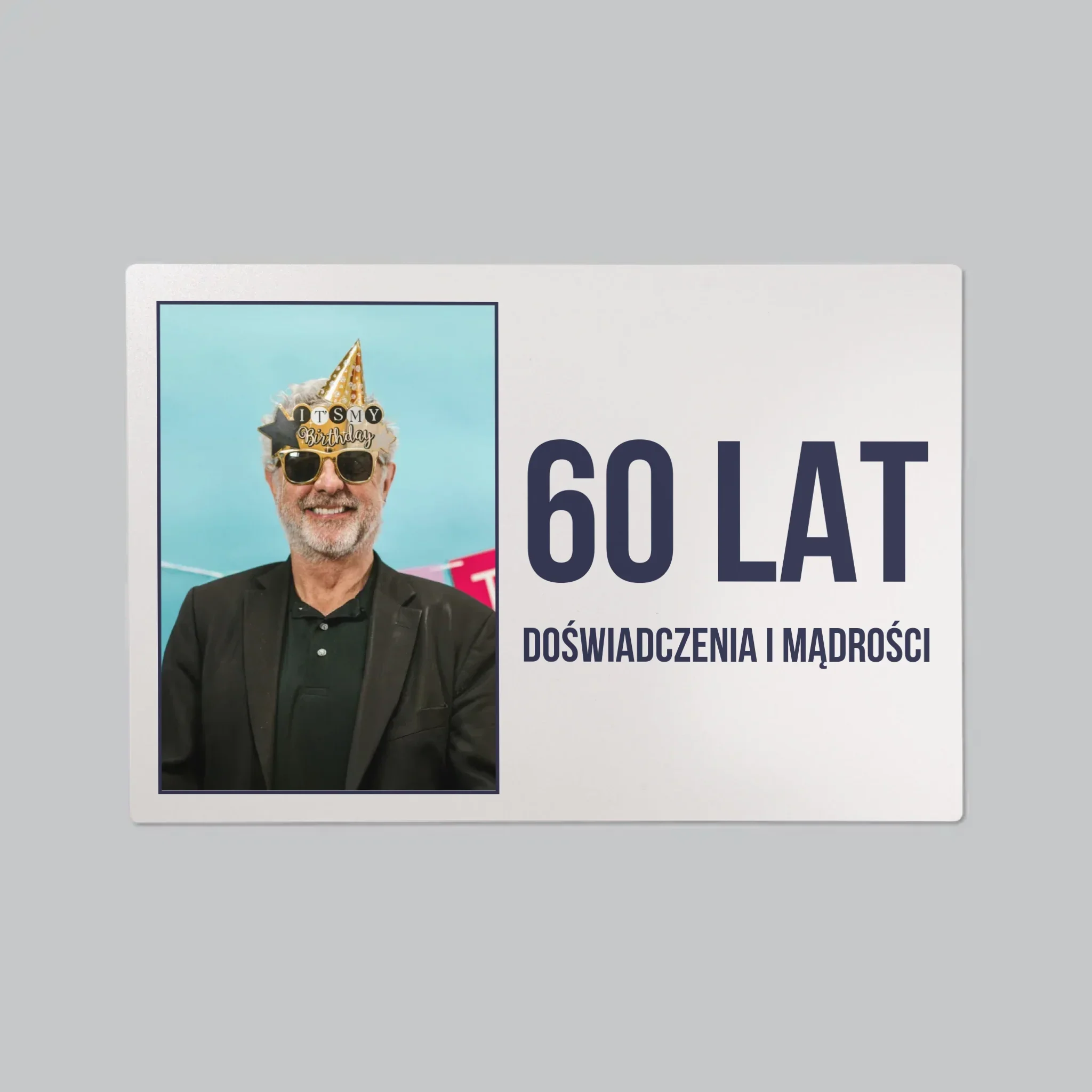 Zdjęcie i Podpis: 60 Lat Doświadczenia i Mądrości - Podkładka Na Biurko - Image 2