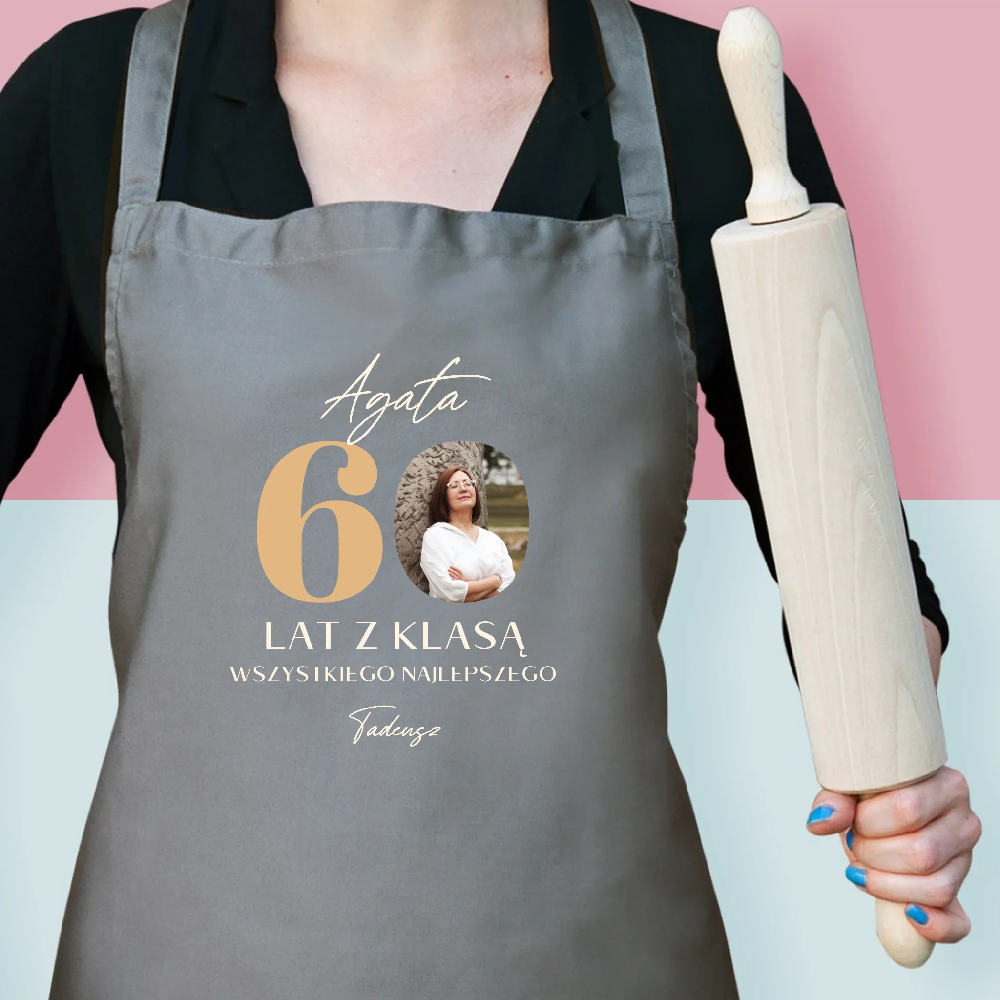 Zdjęcie i Podpis: 60 Lat z Klasą - Fartuch z Nadrukiem - Image 2