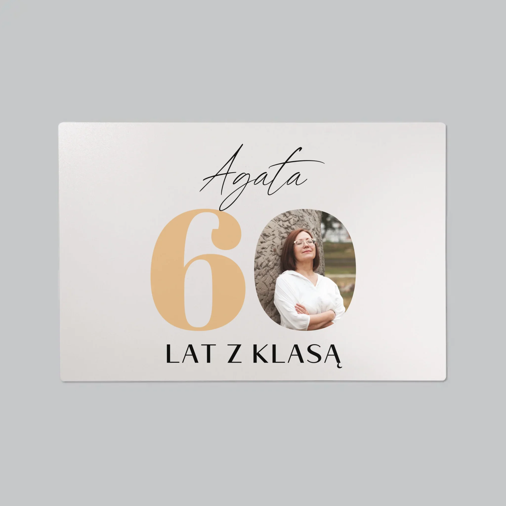 Zdjęcie i Podpis: 60 Lat z Klasą - Podkładka Na Biurko - Image 2