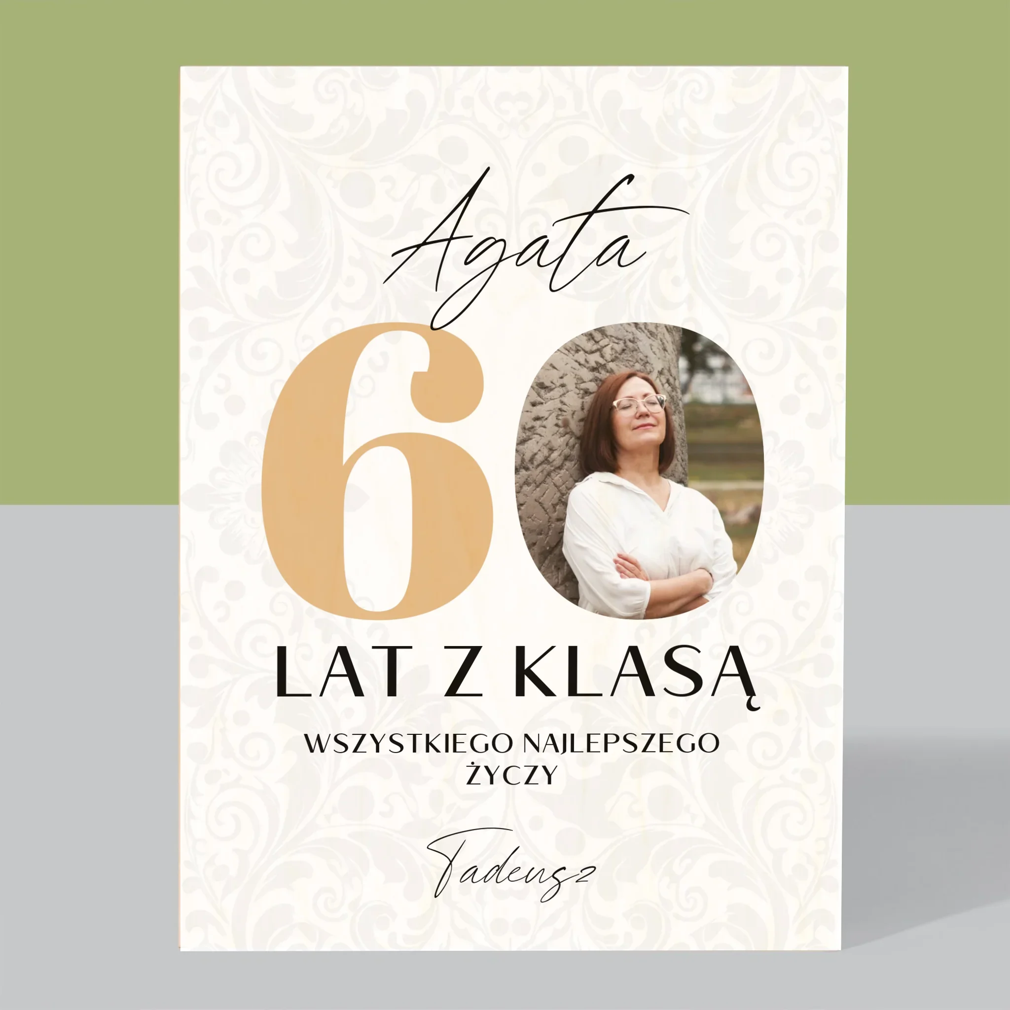 Zdjęcie i Podpis: 60 Lat z Klasą - Wydruk Na Drewnie - Image 3
