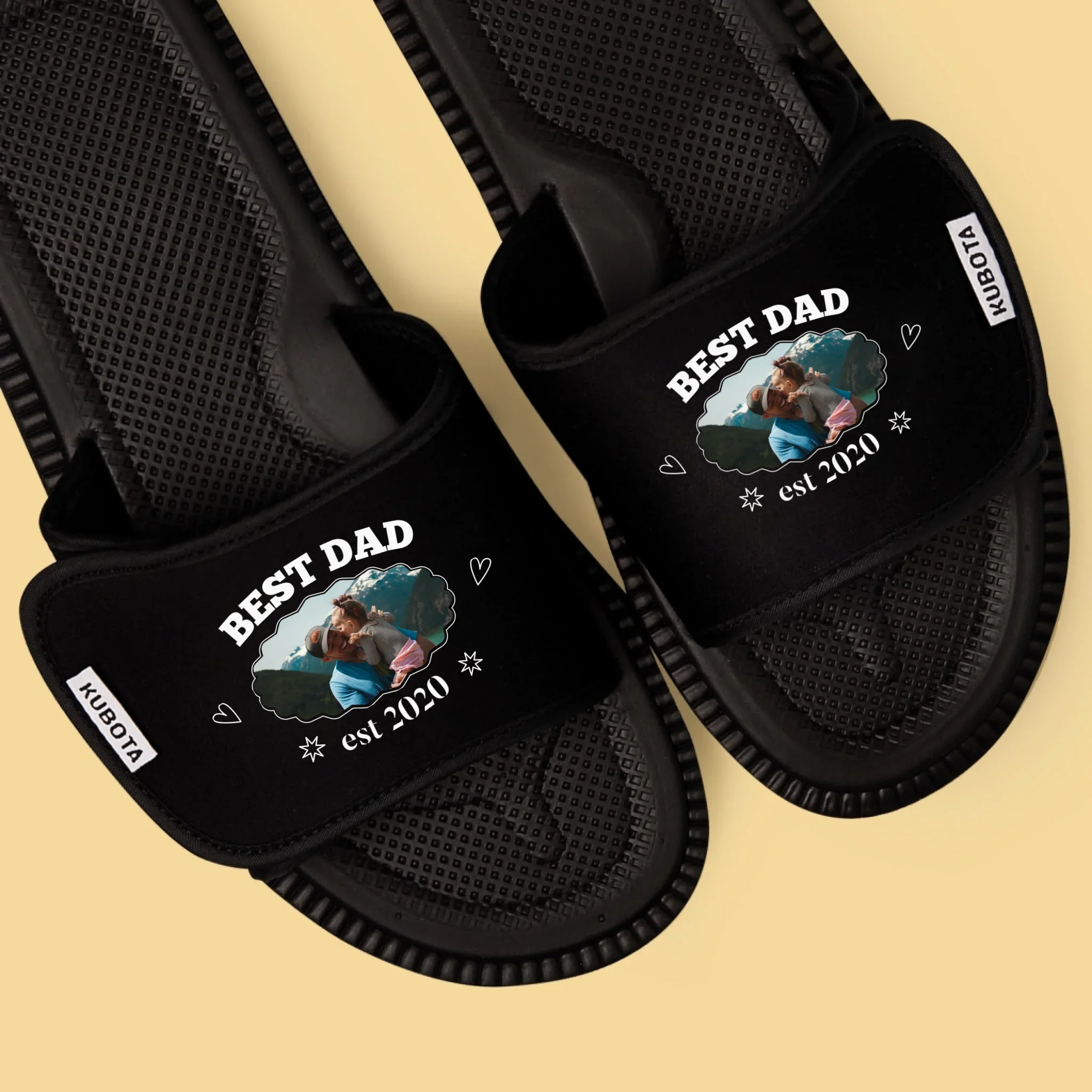 Zdjęcie i Podpis: Best Dad Established - Klapki Kubota - Image 3