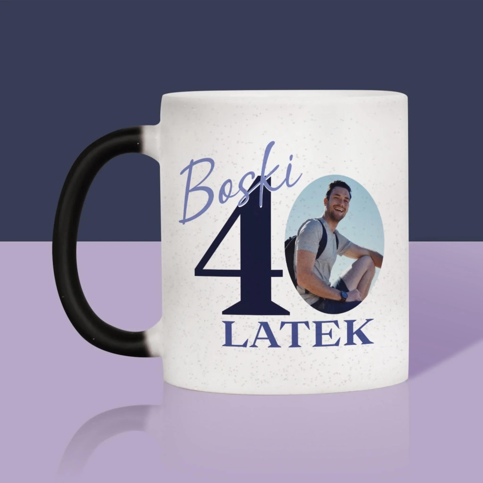 Zdjęcie I Podpis: Boski 40-Latek - Kubek z Nadrukiem - Image 12