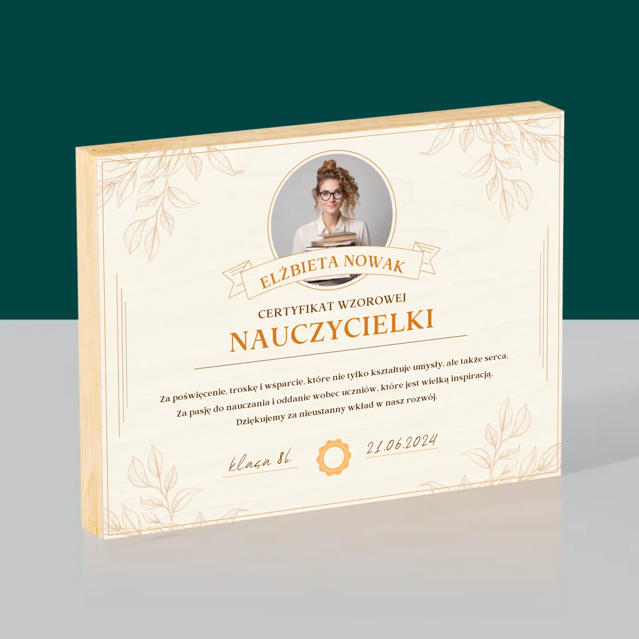 Zdjęcie i Podpis: Certyfikat Wzorowej Nauczycielki - Wydruk Na Drewnie