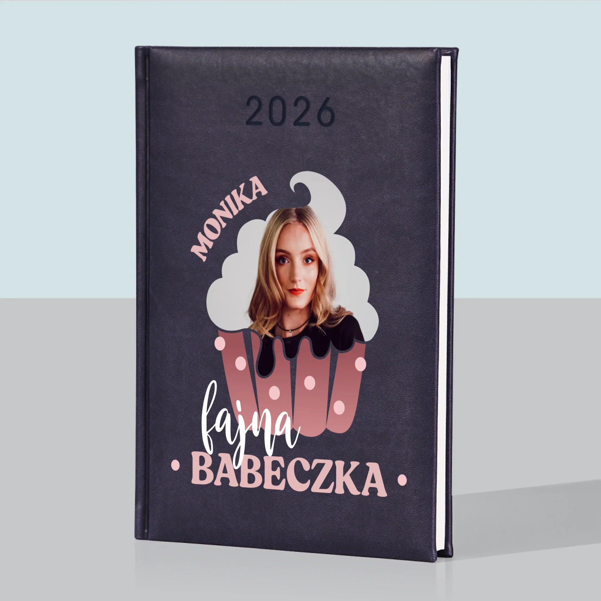 Zdjęcie i Podpis: Fajna Babeczka - Kalendarz Książkowy