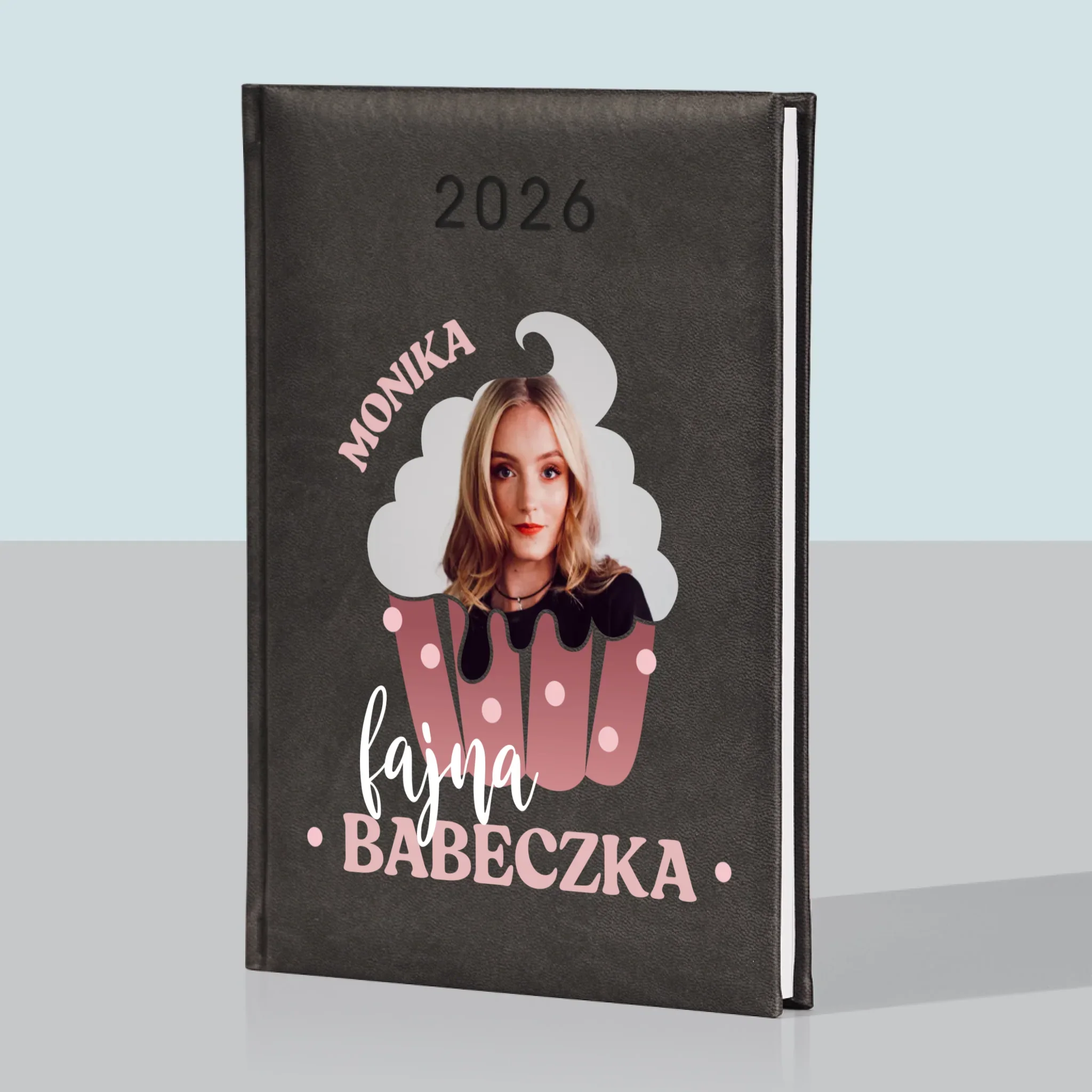 Zdjęcie i Podpis: Fajna Babeczka - Kalendarz Książkowy - Image 6