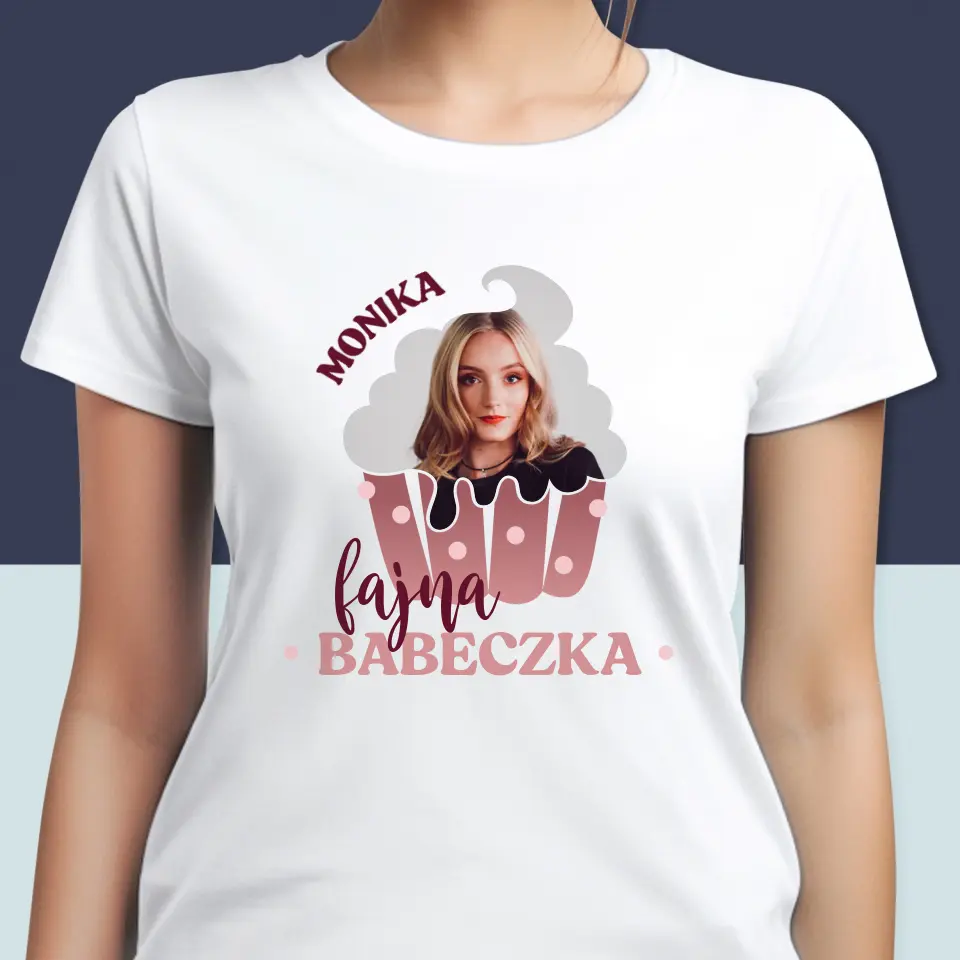 Zdjęcie i Podpis: Fajna Babeczka - Koszulka Damska z Nadrukiem - Image 2
