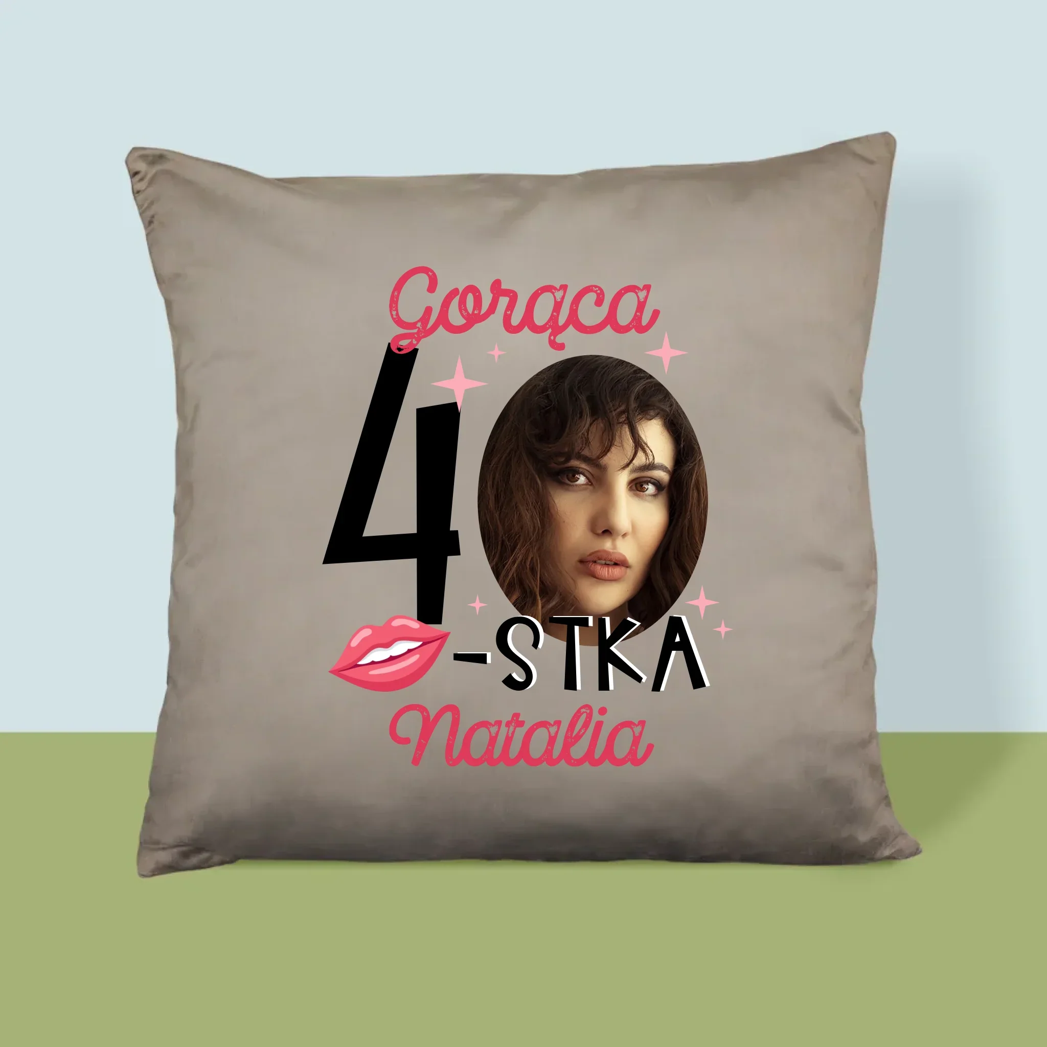 Zdjęcie I Podpis: Gorąca 40-Stka - Poduszka z Nadrukiem