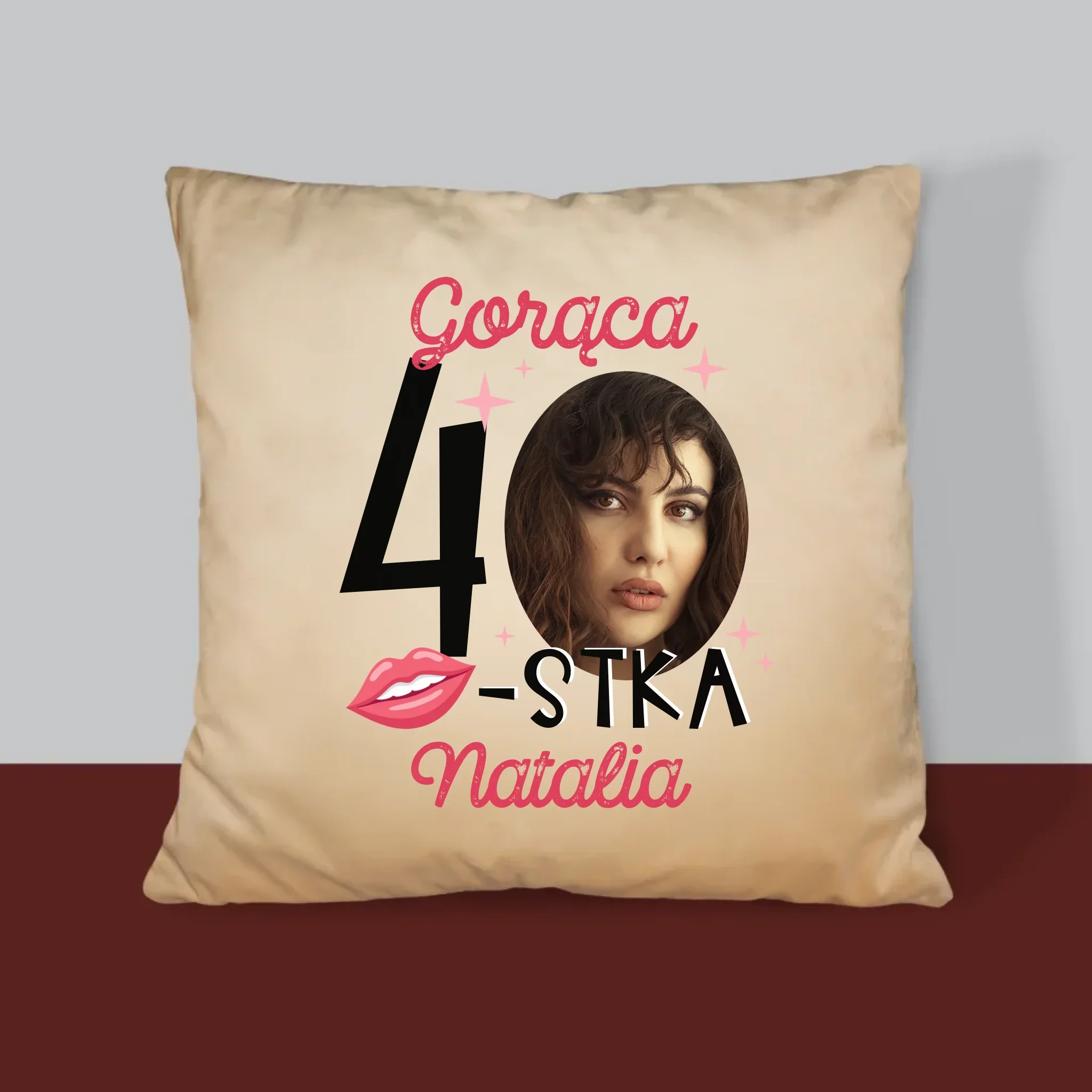 Zdjęcie I Podpis: Gorąca 40-Stka - Poduszka z Nadrukiem - Image 4