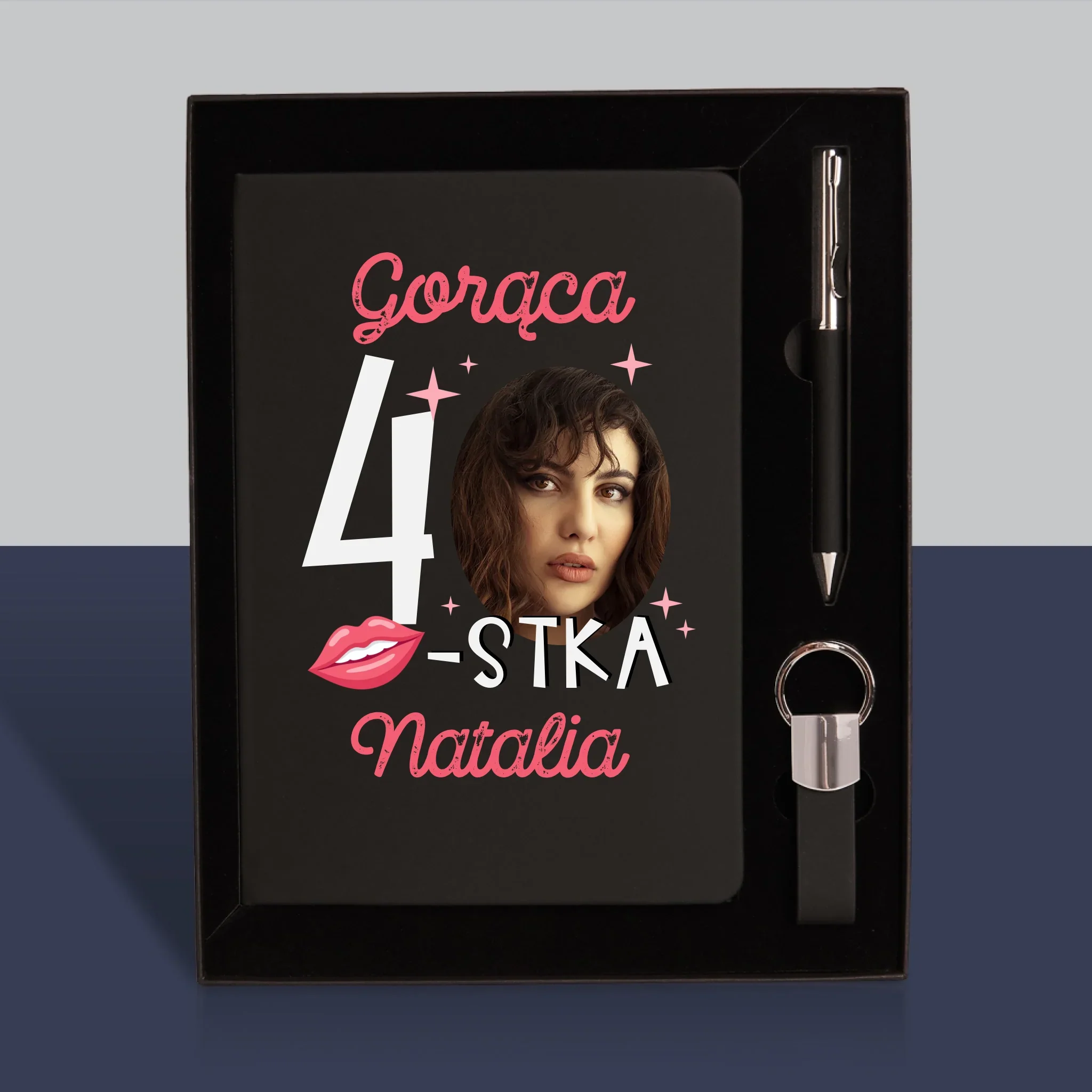 Zdjęcie i Podpis: Gorąca 40-Stka - Zestaw z Notatnikiem