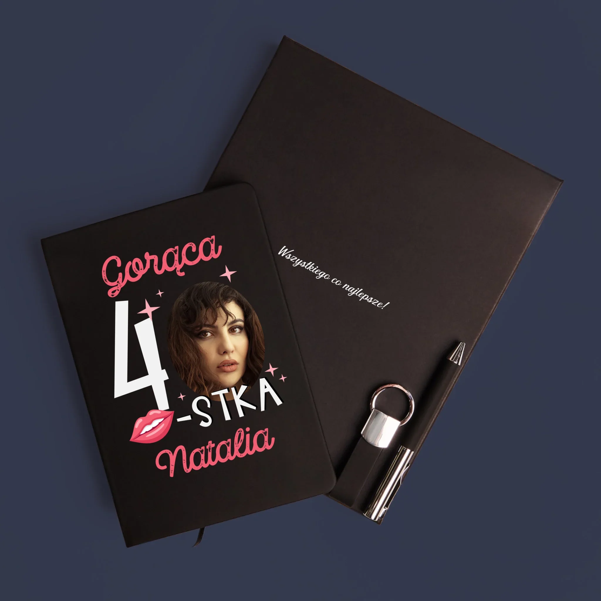 Zdjęcie i Podpis: Gorąca 40-Stka - Zestaw z Notatnikiem - Image 2