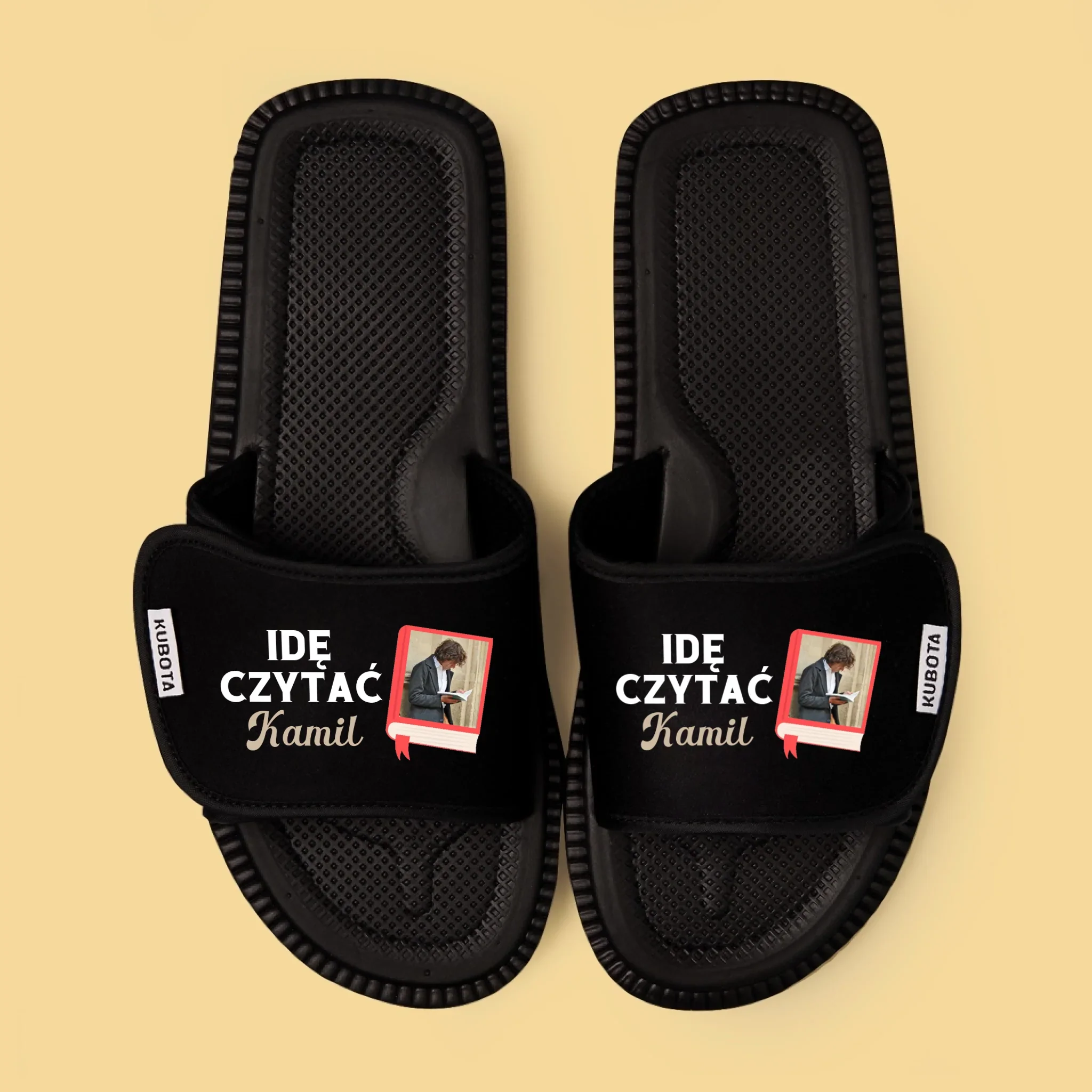 Zdjęcie i Podpis: Idę Czytać - Klapki Kubota
