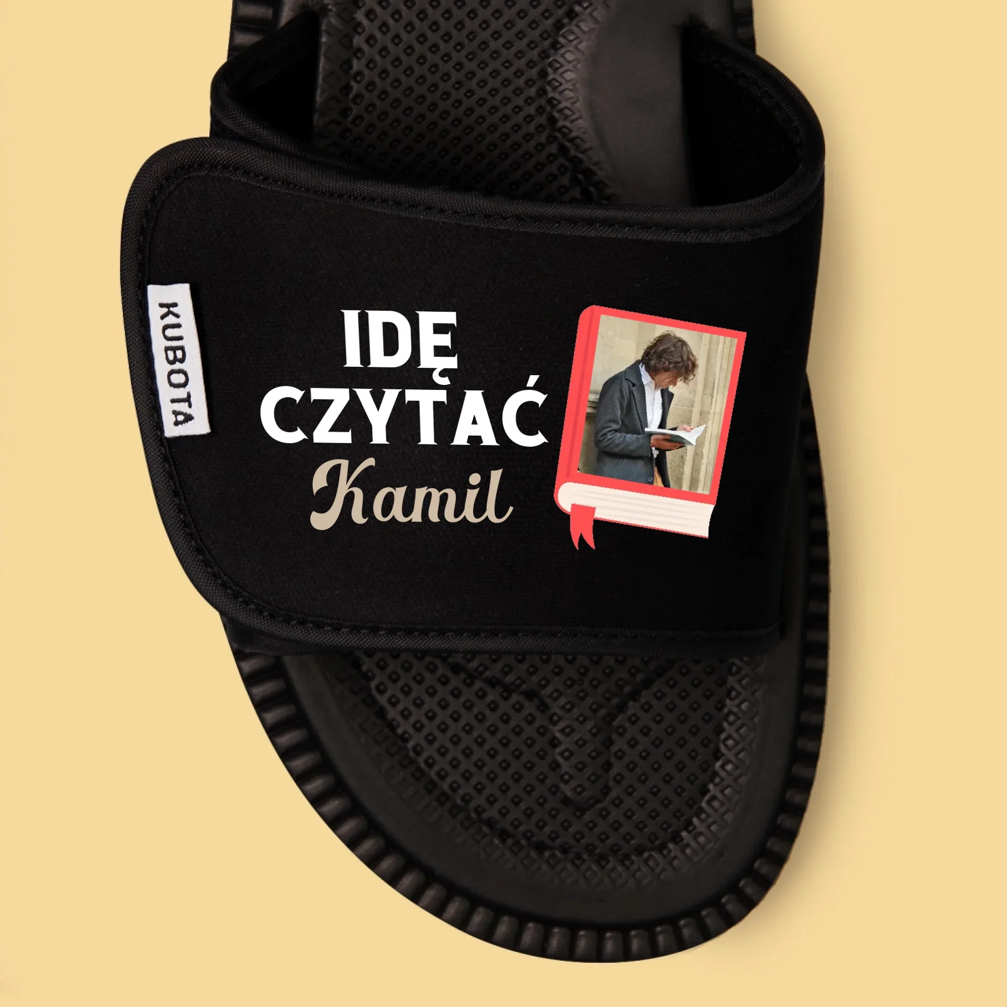 Zdjęcie i Podpis: Idę Czytać - Klapki Kubota - Image 2