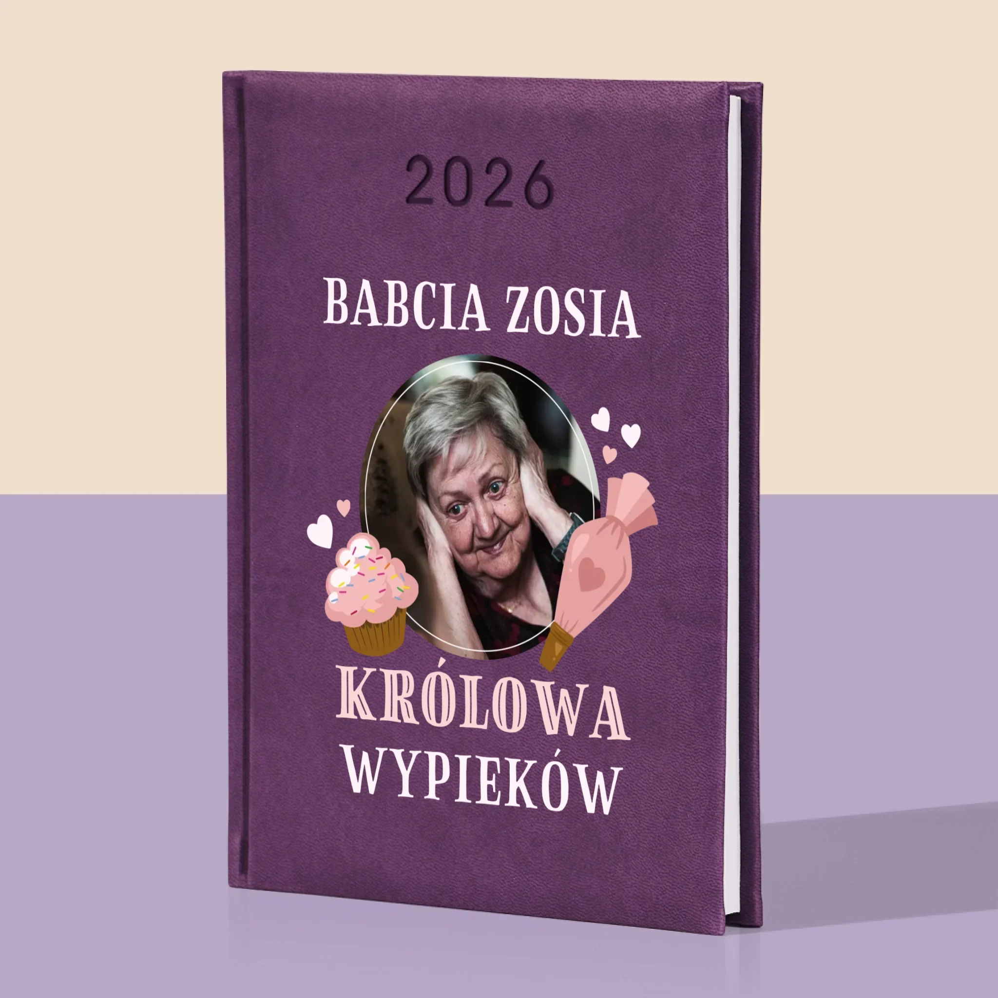 Zdjęcie i Podpis: Królowa Wypieków - Kalendarz Książkowy - Image 5