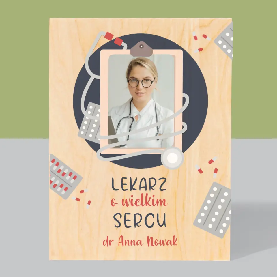 Zdjęcie i Podpis: Lekarz o Wielkim Sercu - Wydruk Na Drewnie - Image 3