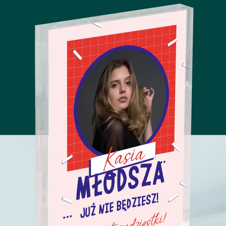 Zdjęcie i Podpis: Młodsza Nie Będziesz - Blok Akrylowy - Image 2