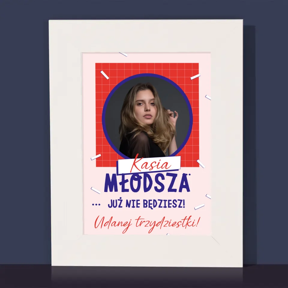 Zdjęcie i Podpis: Młodsza Nie Będziesz - Ramka Na Zdjęcie - Image 2