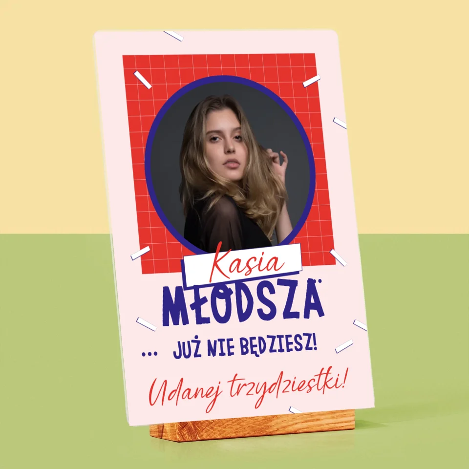 Zdjęcie i Podpis: Młodsza Nie Będziesz - Wydruk Na Szkle Akrylowym - Image 4
