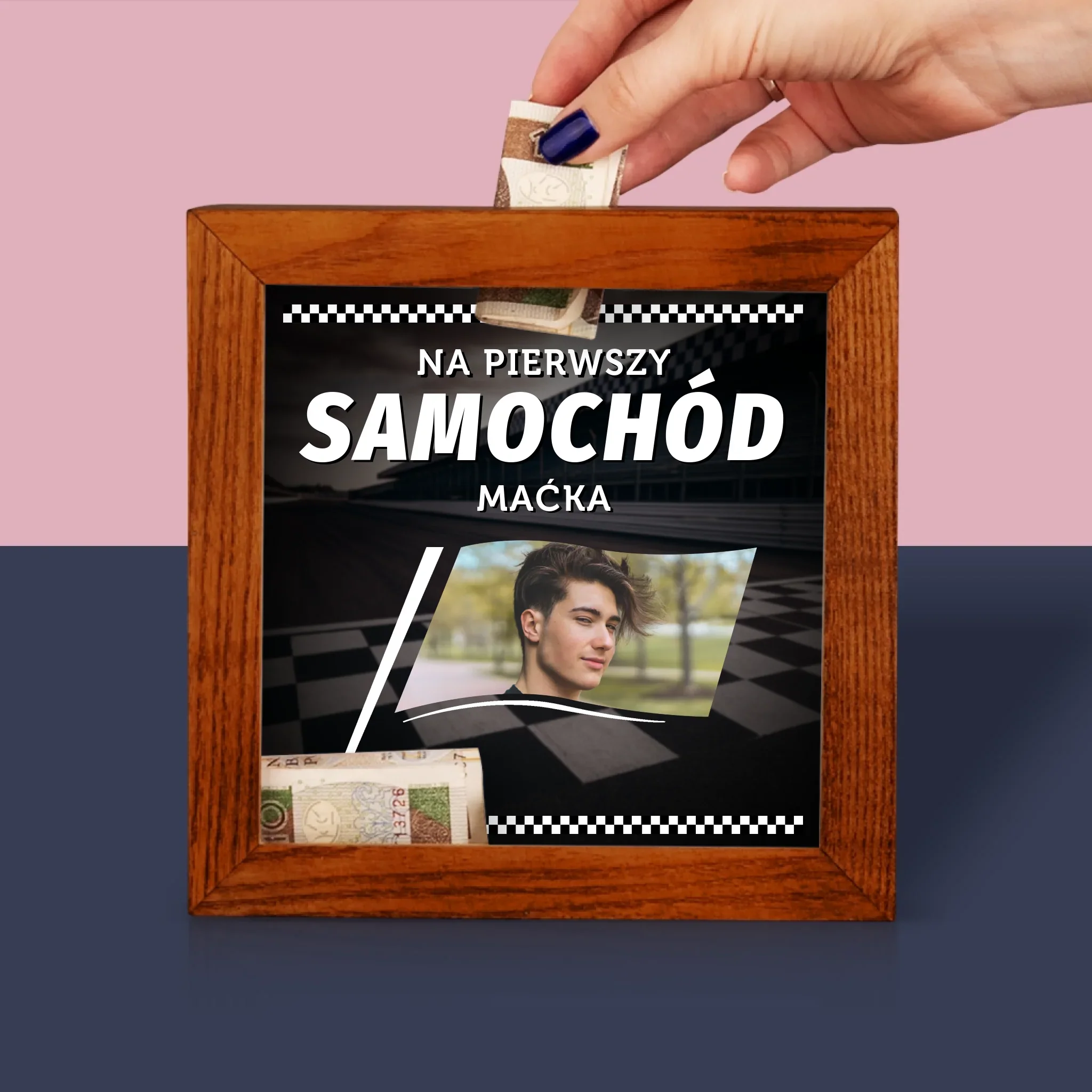 Zdjęcie I Podpis: Na Pierwszy Samochód - Drewniana Skarbonka