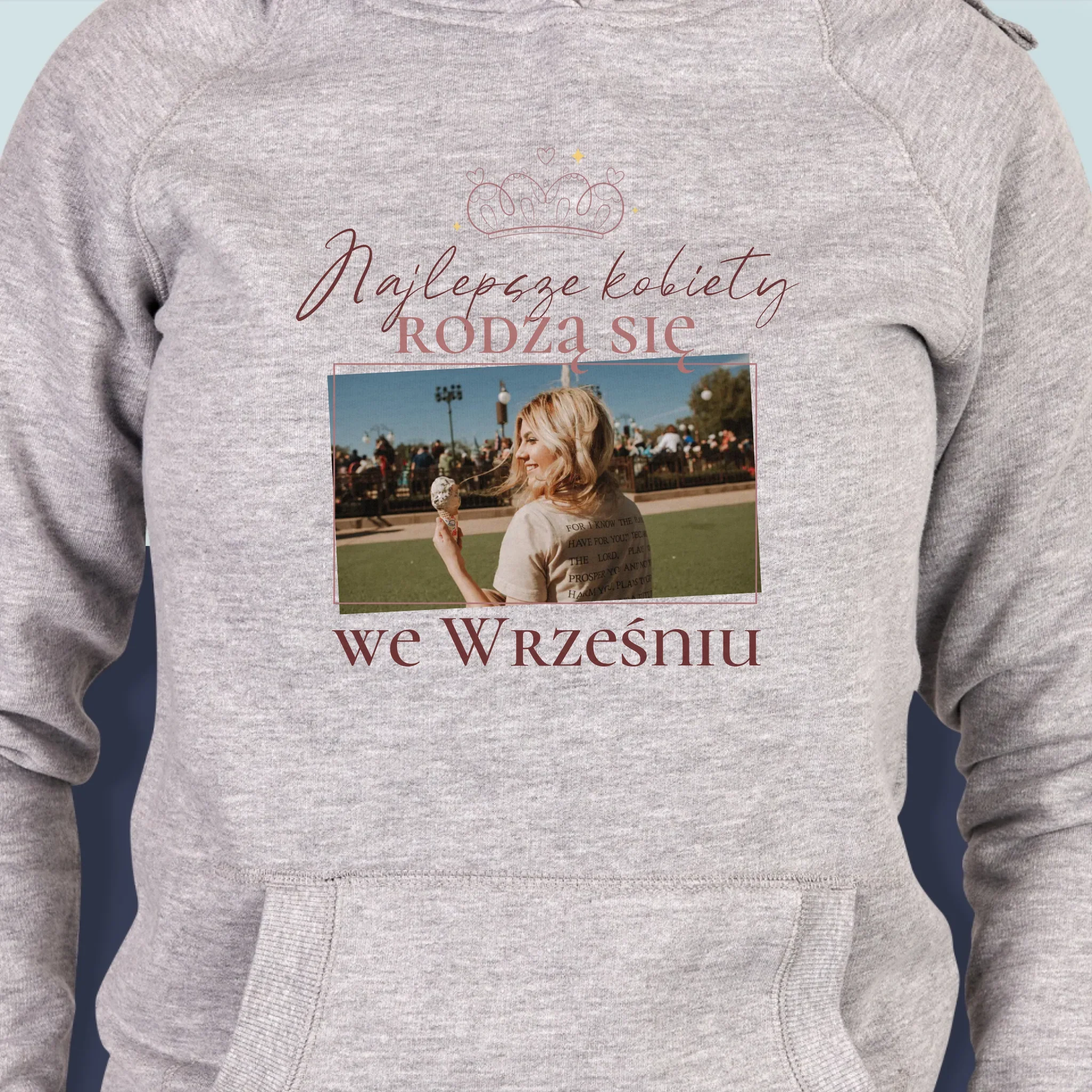 Zdjęcie i Podpis: Najlepsze Kobiety - Bluza Damska z Kapturem - Image 2