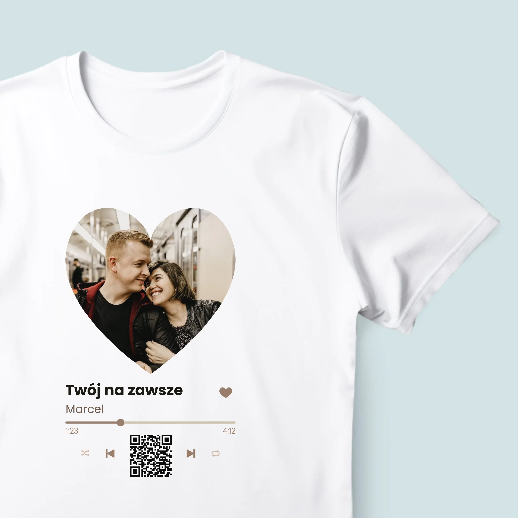 Zdjęcie i Podpis: Nasza Piosenka Serce Kod Qr - Koszulka Męska - Image 4