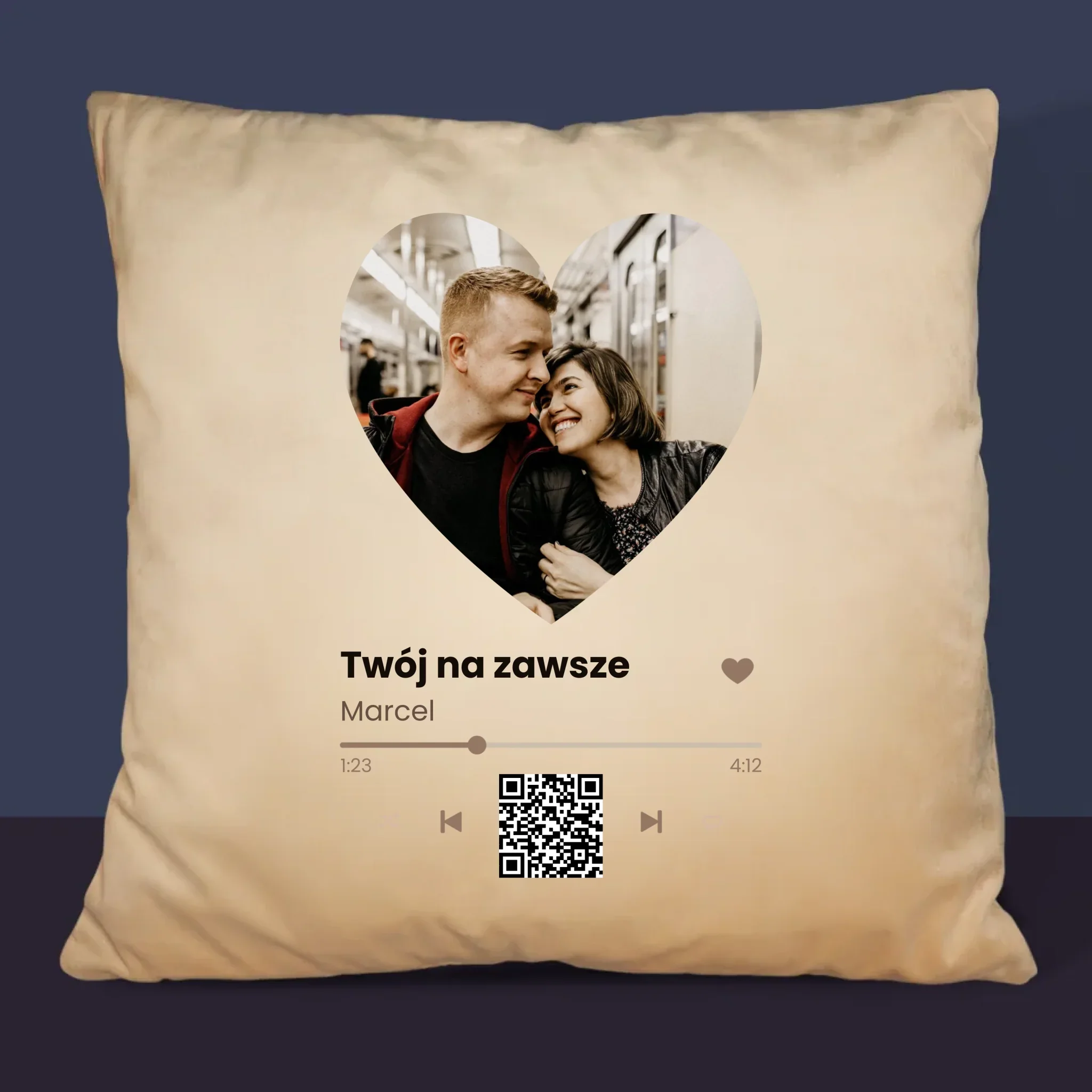 Zdjęcie i Podpis: Nasza Piosenka Serce Kod Qr - Poduszka z Nadrukiem - Image 6