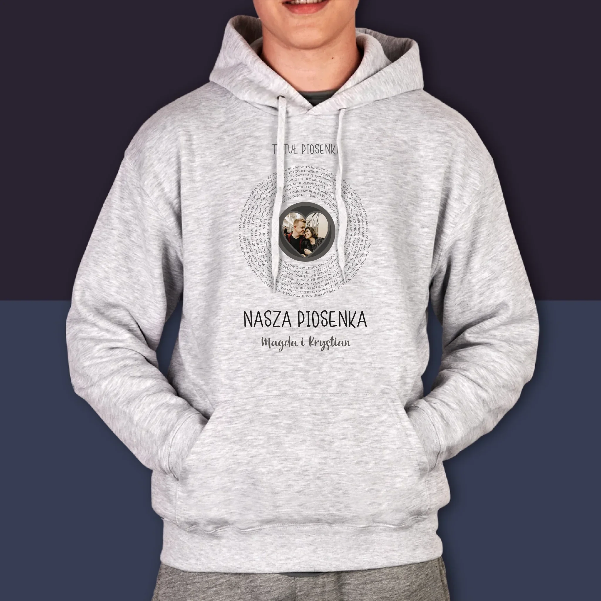 Zdjęcie i Podpis: Nasza Piosenka z Tekstem - Bluza Męska z Kapturem - Image 5