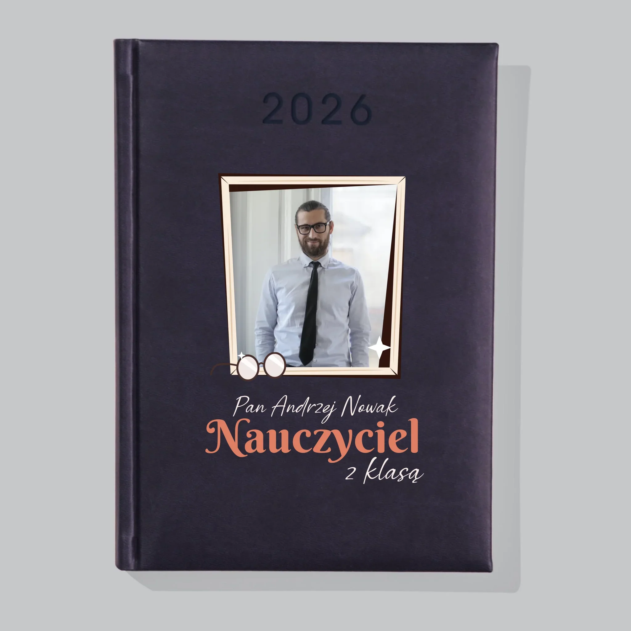 Zdjęcie i Podpis: Nauczyciel z Klasą - Kalendarz Książkowy - Image 2