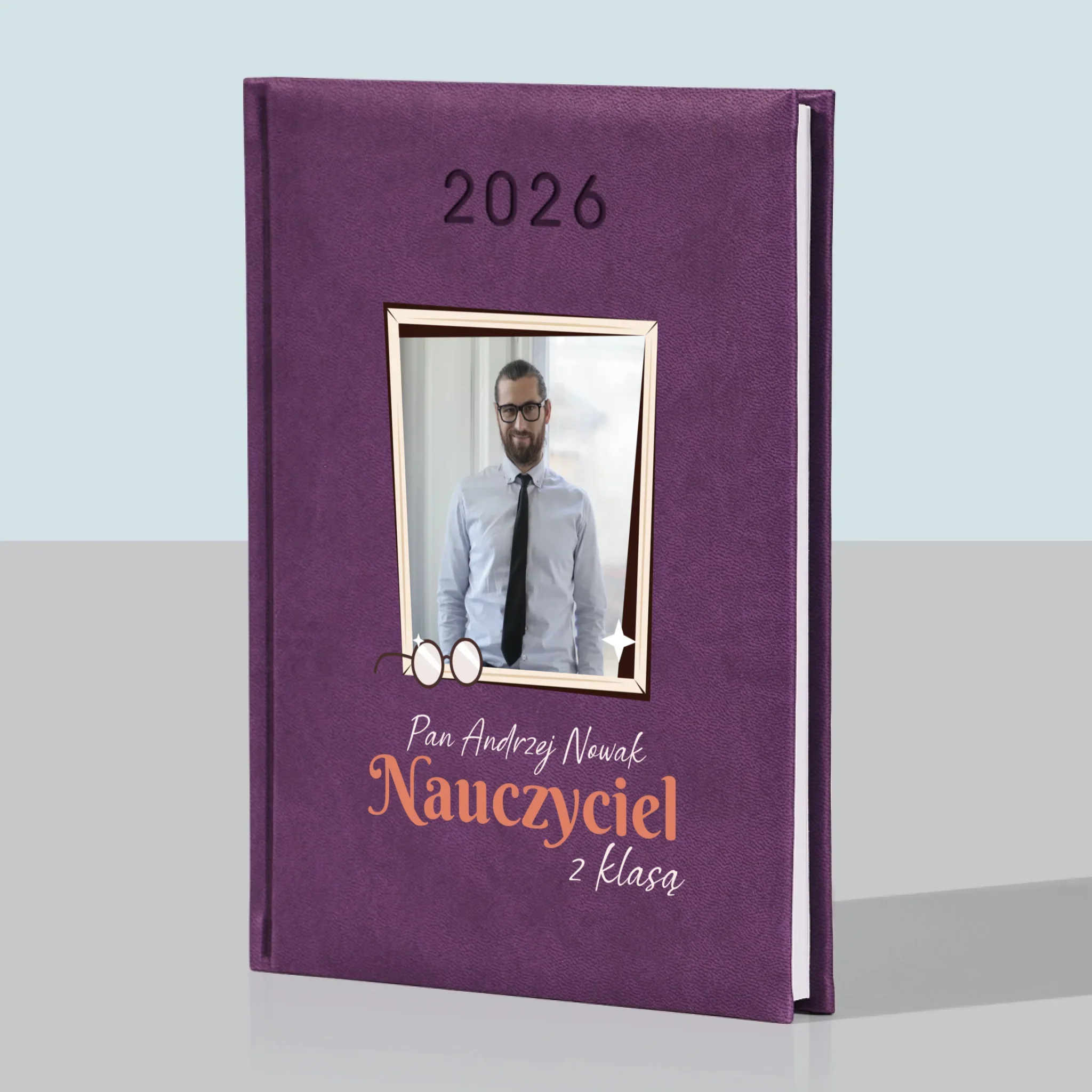 Zdjęcie i Podpis: Nauczyciel z Klasą - Kalendarz Książkowy - Image 5