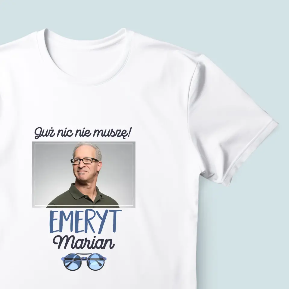 Zdjęcie i Podpis: Nic Nie Muszę! Emeryt - Koszulka Męska z Nadrukiem - Image 4